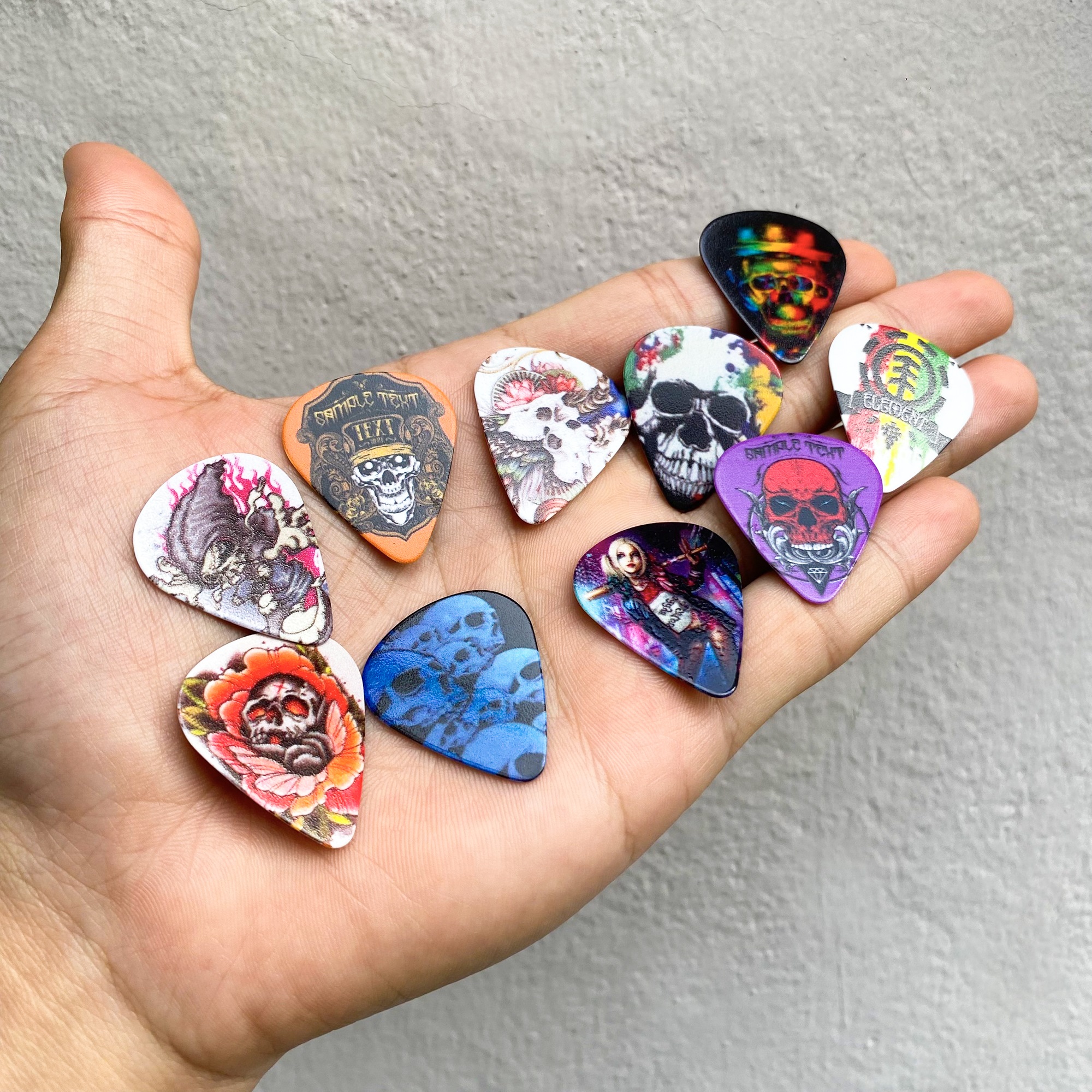 Pick gảy - phím gảy đàn Guitar dày 0.71mm - hình đầu lâu độc lạ