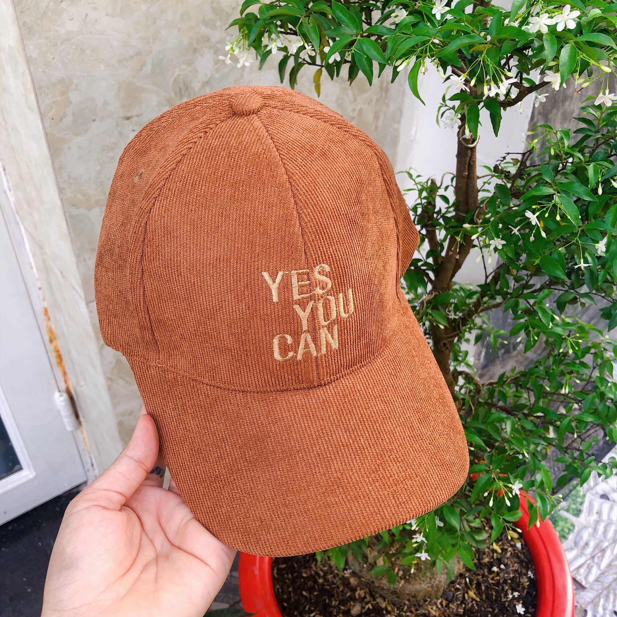 NÓN KẾT NHUNG MÀU NÂU GỖ CÁ TÍNH, MŨ LƯỠI TRAI YES YOU CAN SÀNH ĐIỆU