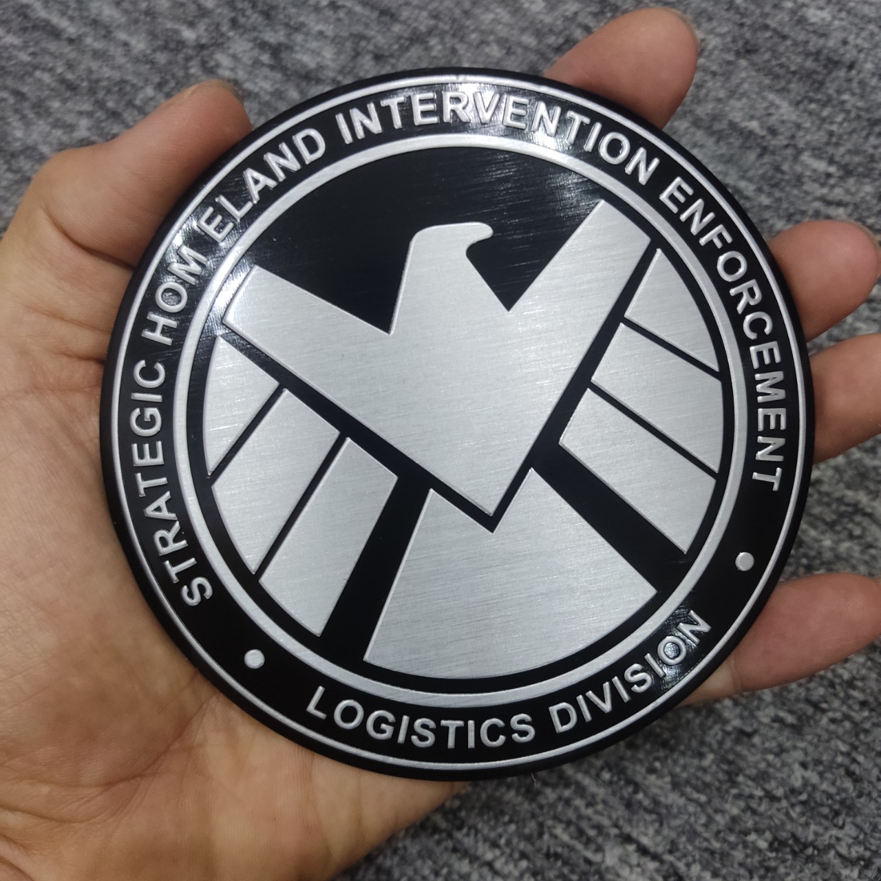 Tem nhôm dán xe SHIELD mẫu 1 hình đại bàng Trắng tròn 11.5cm