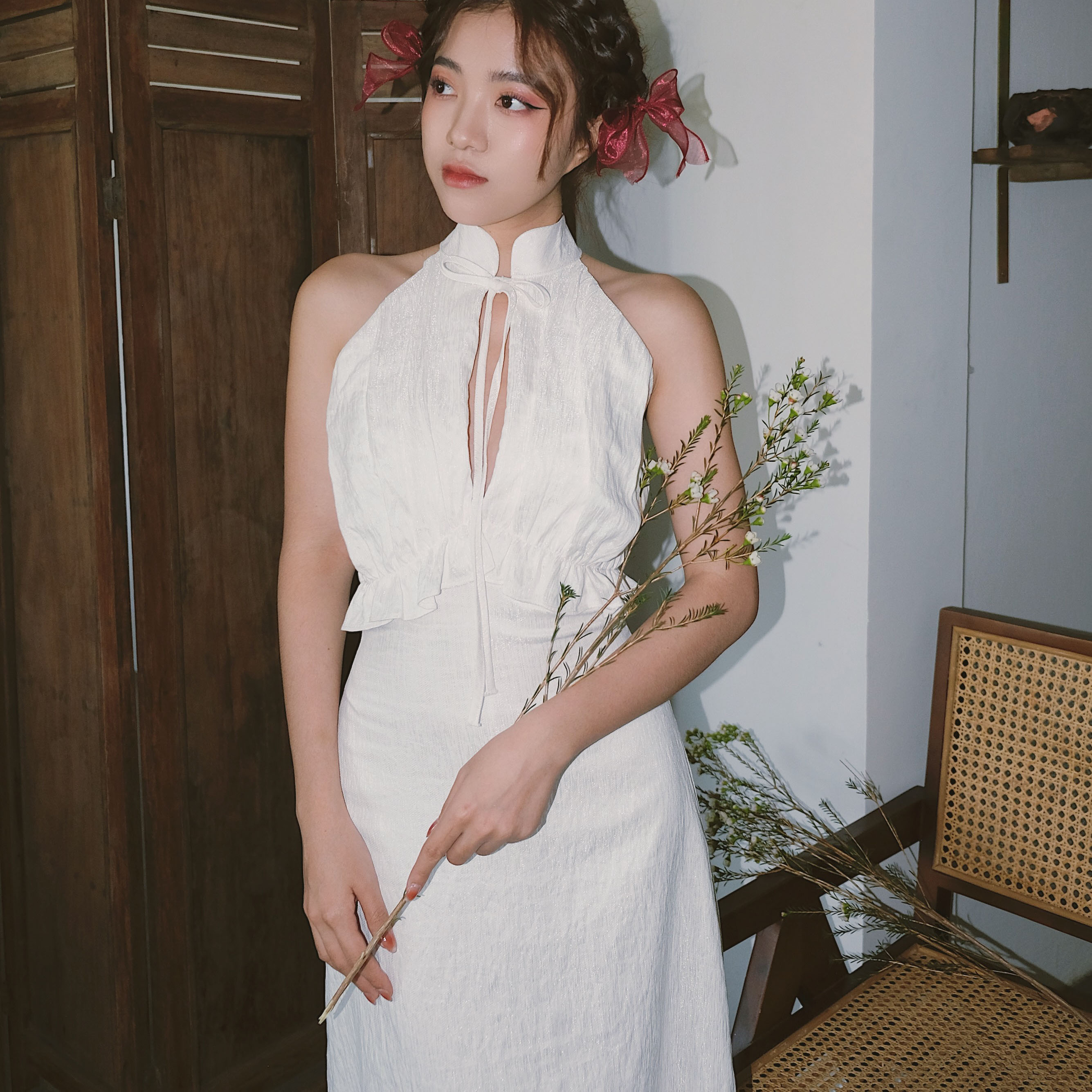 Into.eight | đầm dài cổ tàu cut ngực into.eight thiết kế