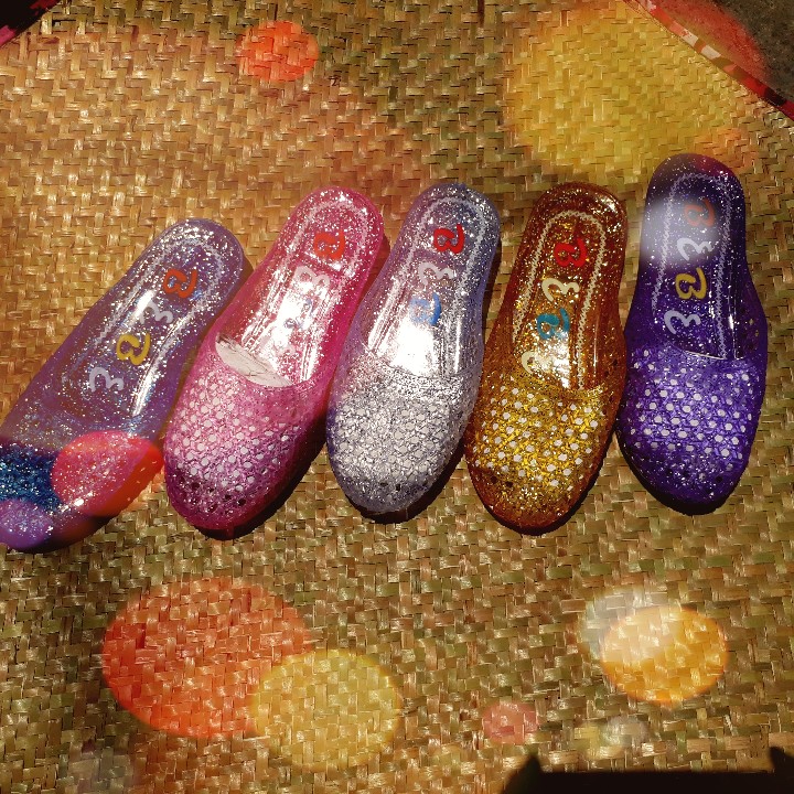 [HCM]DÉP NHỰA NỮ BÍT MŨI ĐI MƯA