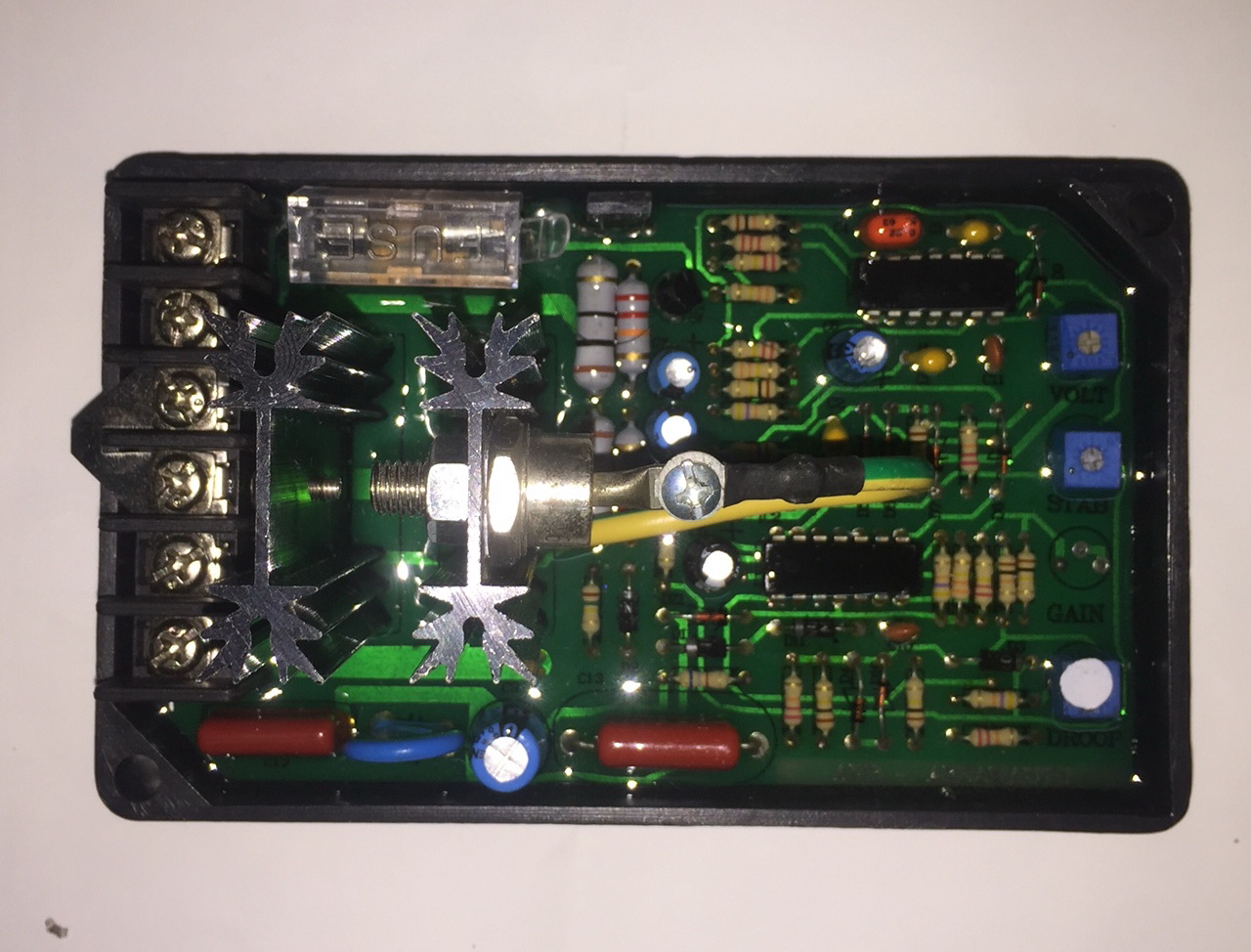 Diều áp máy phát điện avr-mt702