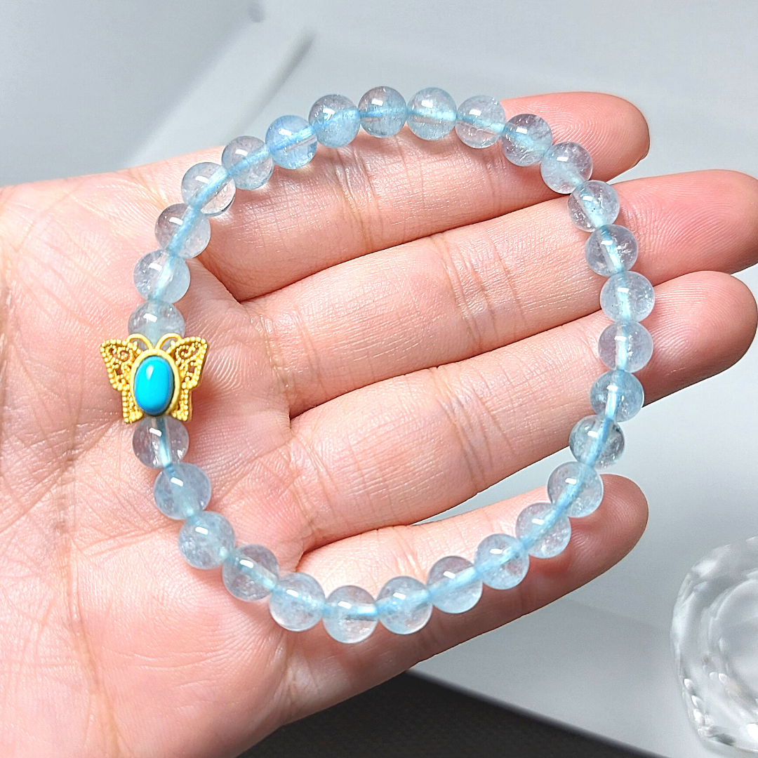 Vòng tay Aquamarine Xanh 6 li mix Charm Bướm Vàng Xinh Xắn Thời Trang | Hoa Minh Gem