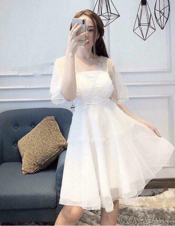 Đầm dự tiệc trắng xòe đính chuỗi sang chảnh bậc nhất