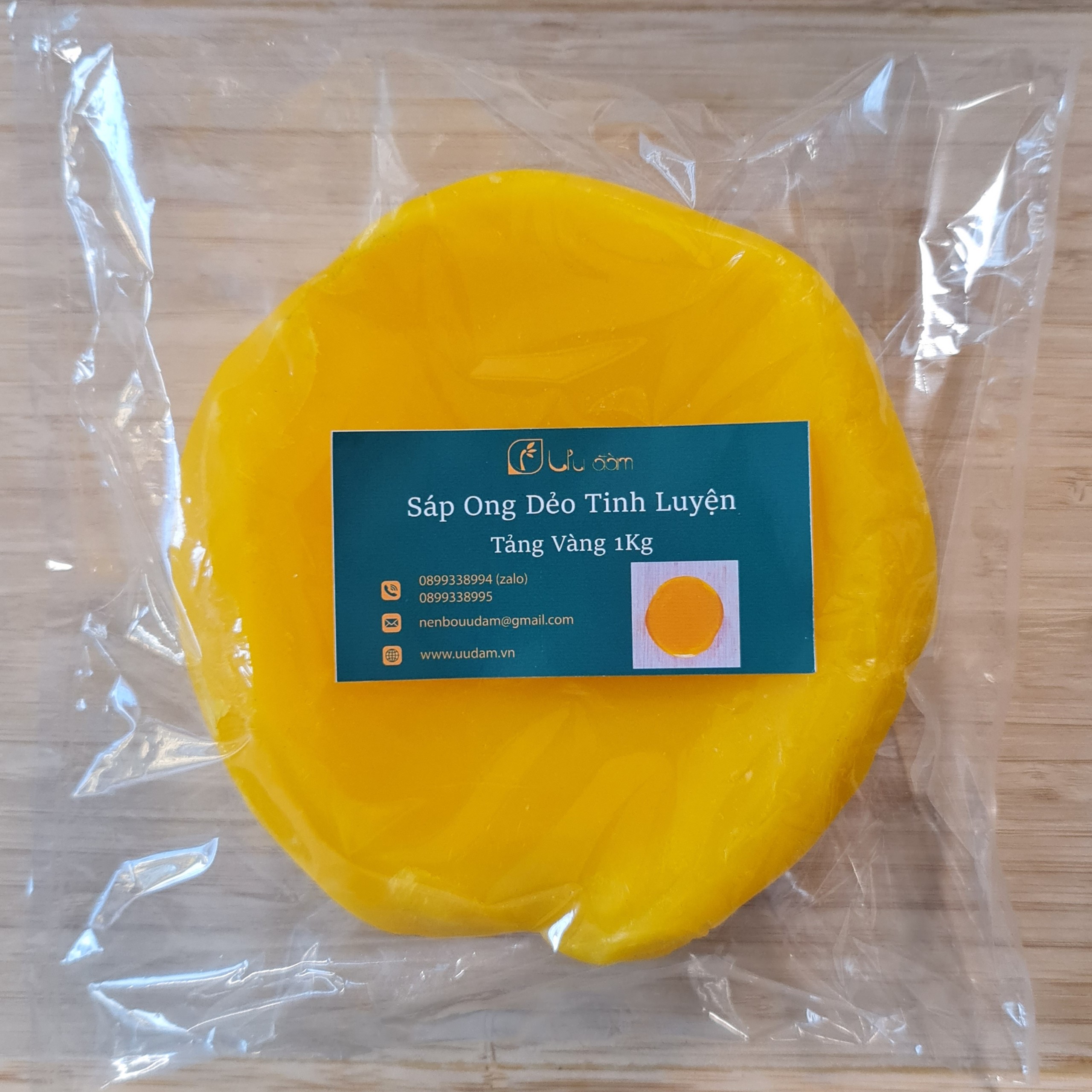 Sáp Ong Tinh Luyện không tạp chất. Tảng 1Kg. Nguyên liệu làm nến - Uudam Handmade
