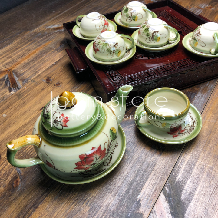 Ấm trà Bát Tràng vẽ tay hoa sen dáng chóp (bộ ấm chén trên không kèm khay như hình)