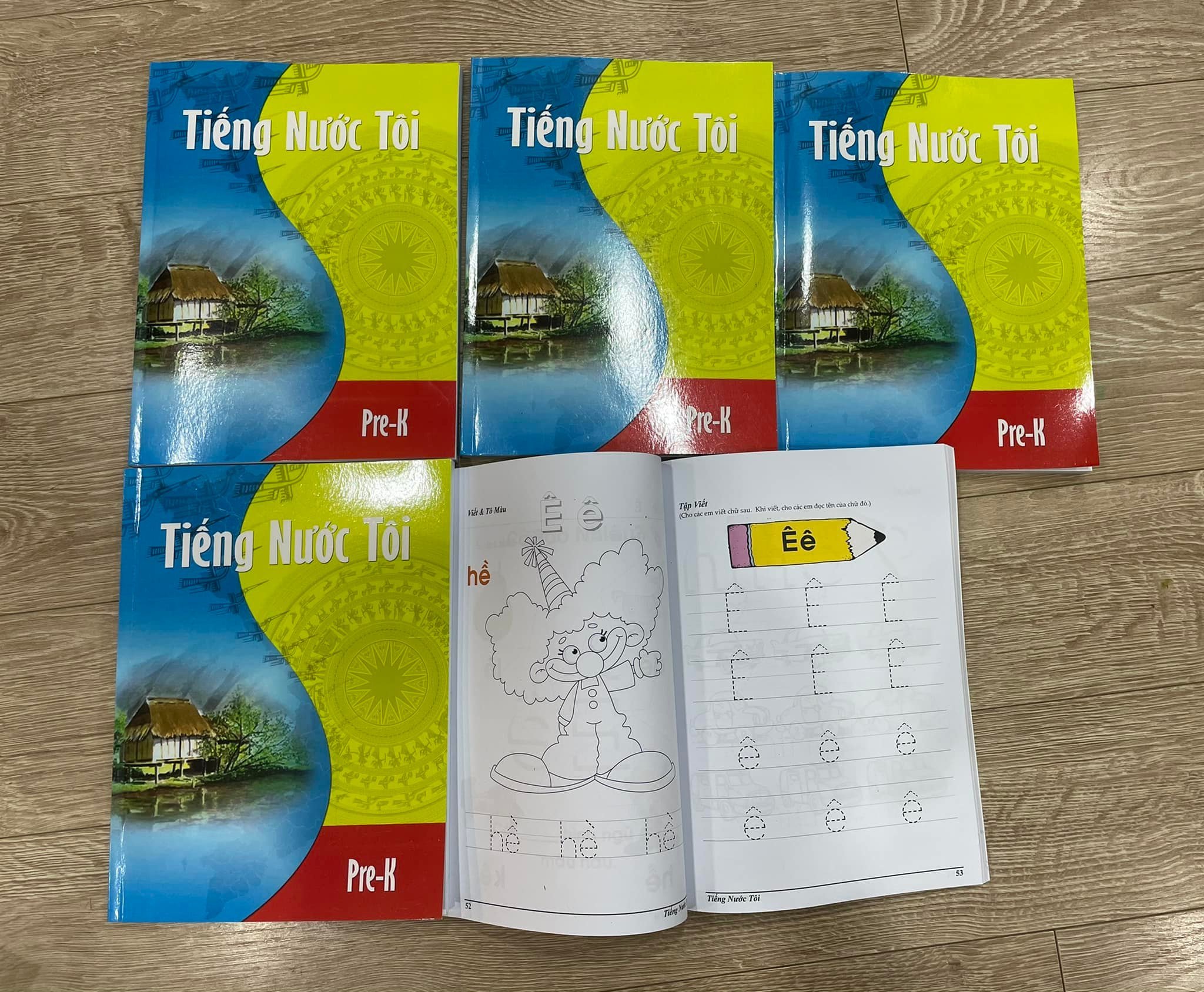 Sách tập đánh vần mẫu giáo- tiếng nước tôi