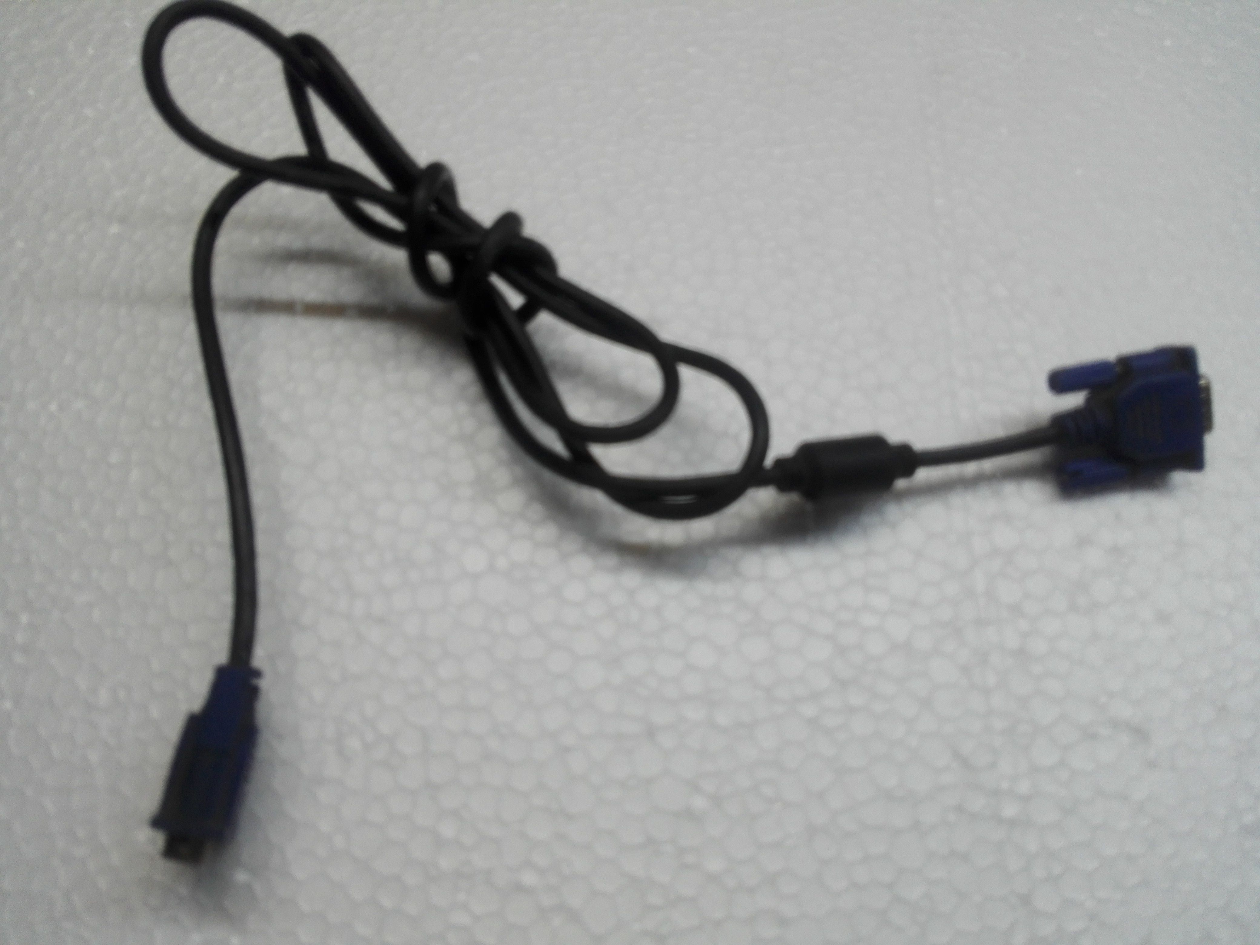 Dây cáp màn hình máy tính cũ - Dây cáp VGA kết nối với màn hình