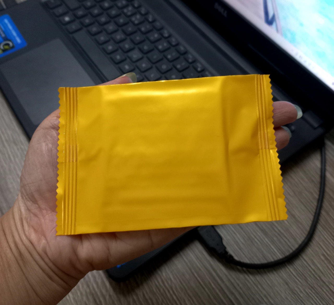 500 cái khăn lạnh, khăn ướt màu vàng