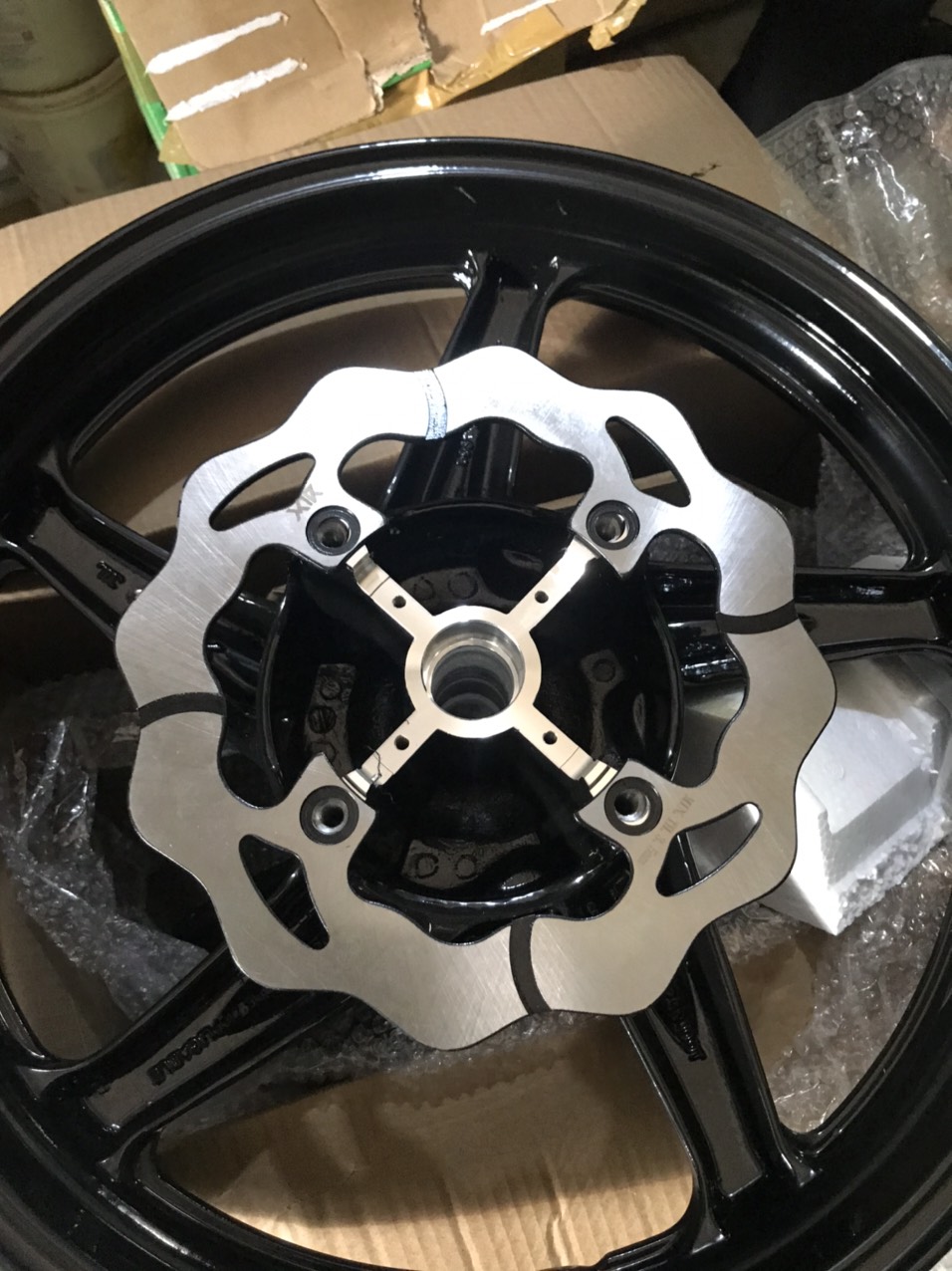 ĐĨA THẮNG  TRƯỚC CNC X1R 220MM CHO SH Ý 2008,DYLAN @ VÀ ĐĨA THẮNG SAU CHO HONDA WINNER GẮN ZIN THEO XE KHÔNG CHẾ CHÁO