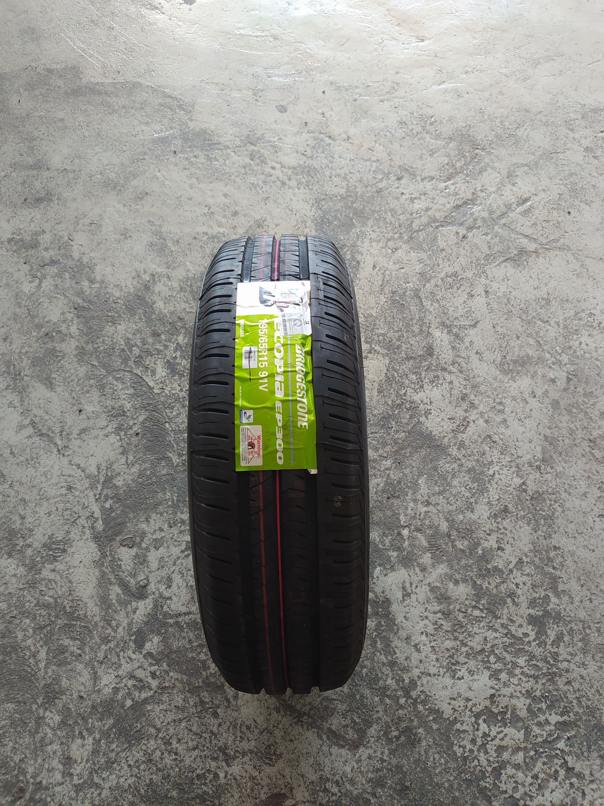 Lốp Bridgestone 195/65R15 EP300