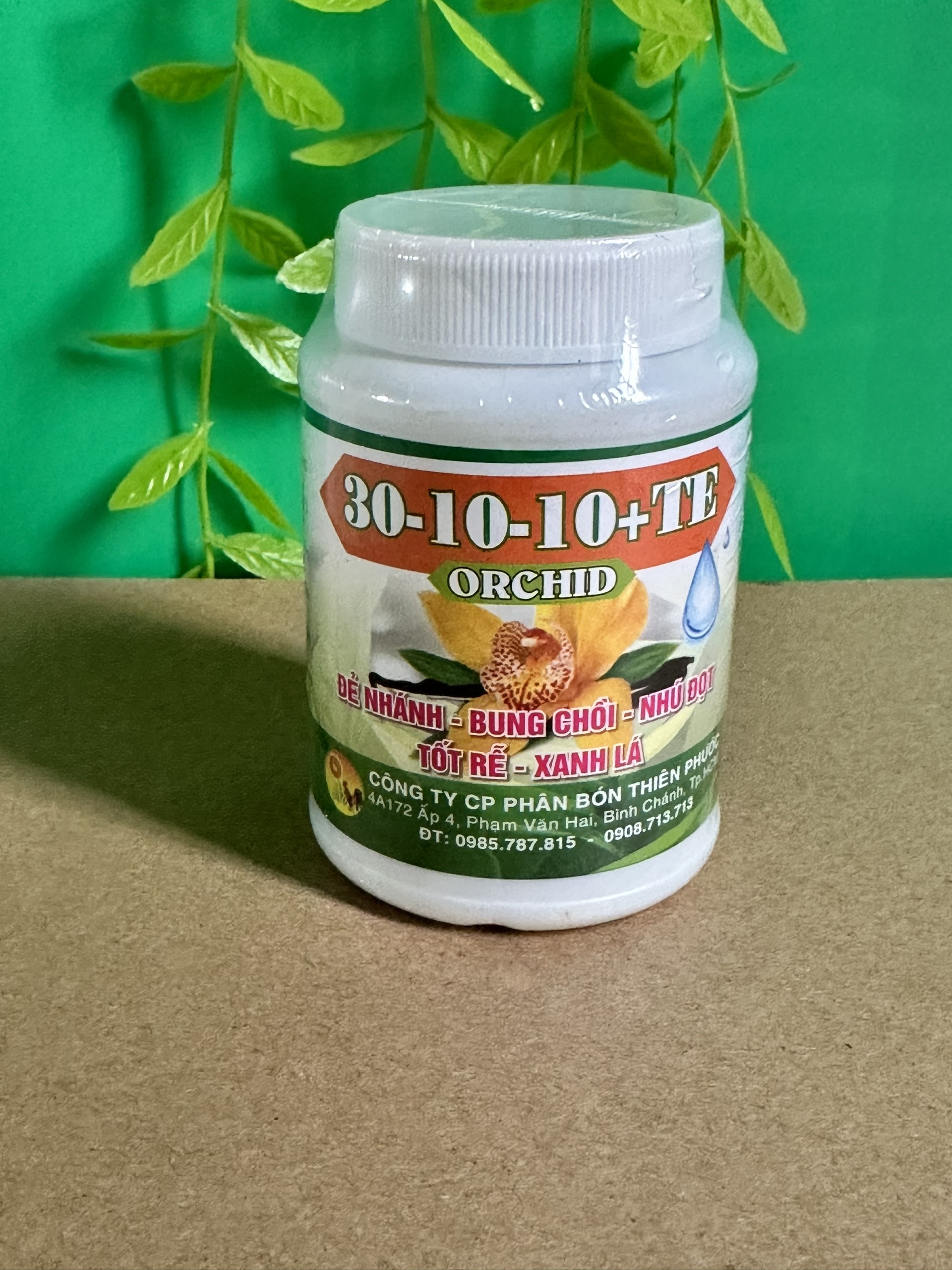 Phân bón lá 30-10-10+TE giúp cây đẻ nhánh, bật mầm, cung cấp đủ dinh dưỡng dành cho hoa lan cây cảnh