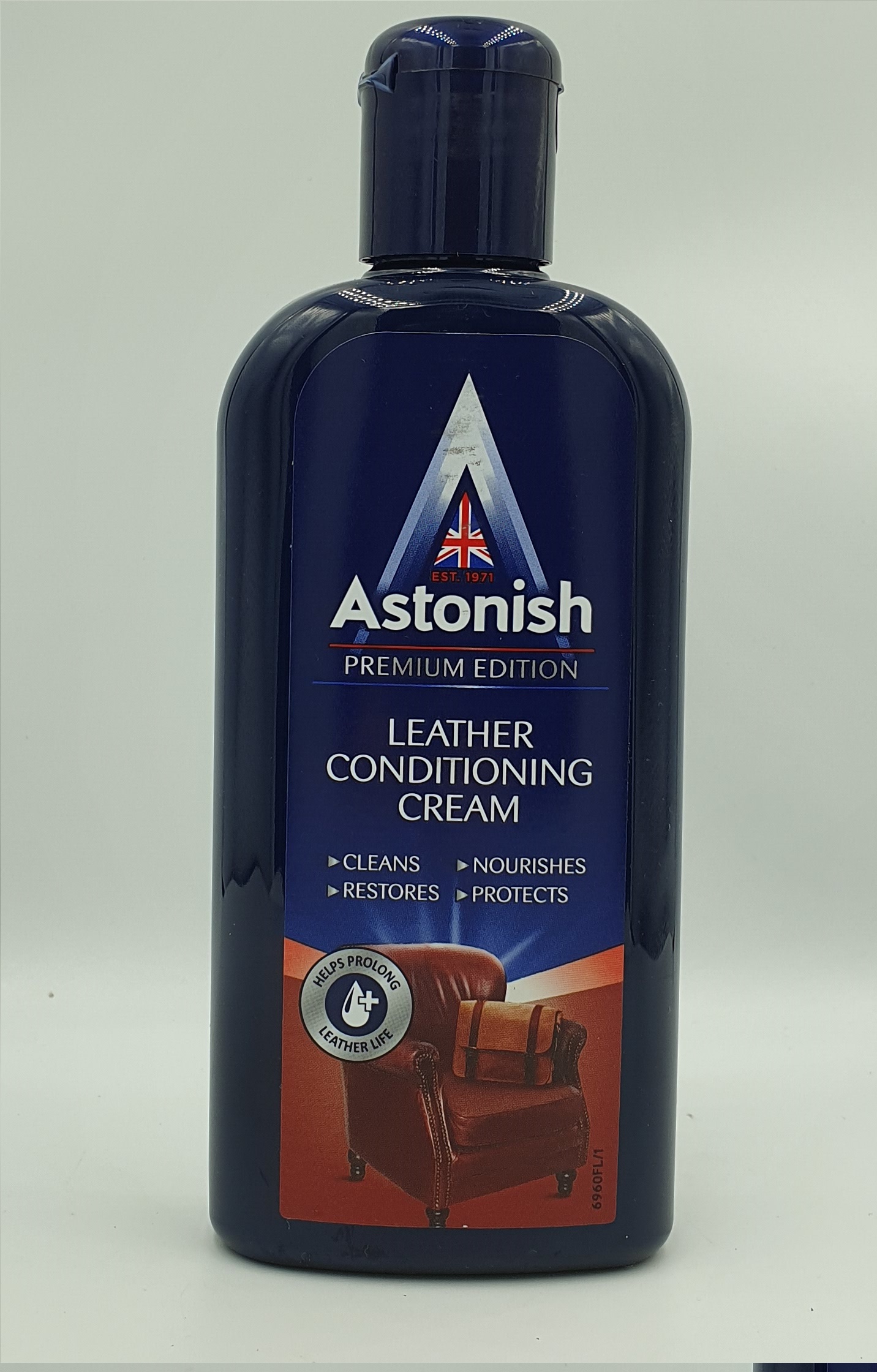 Kem vệ sinh bảo dưỡng đồ dùng bằng da astonish c6960