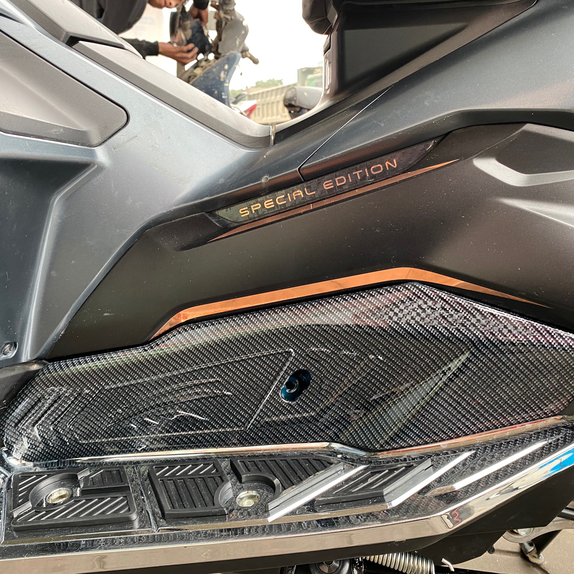 trang trí ốp hông air blade 2022-2020 cacbon 2 vế