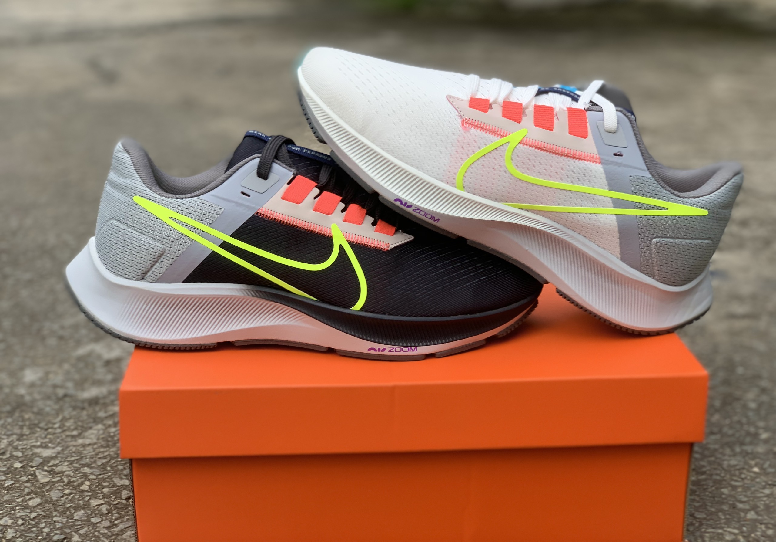 Được sản xuất bởi hãng thể thao nổi tiếng Nike, Pegasus 38 Nike đem đến cho bạn sự thoải mái và độ bền vượt trội. Hãy cùng xem hình ảnh đầy sức hút của sản phẩm này và khám phá vì sao nó là sự lựa chọn tuyệt vời cho những vận động viên chuyên nghiệp và yêu thích bộ môn chạy bộ.