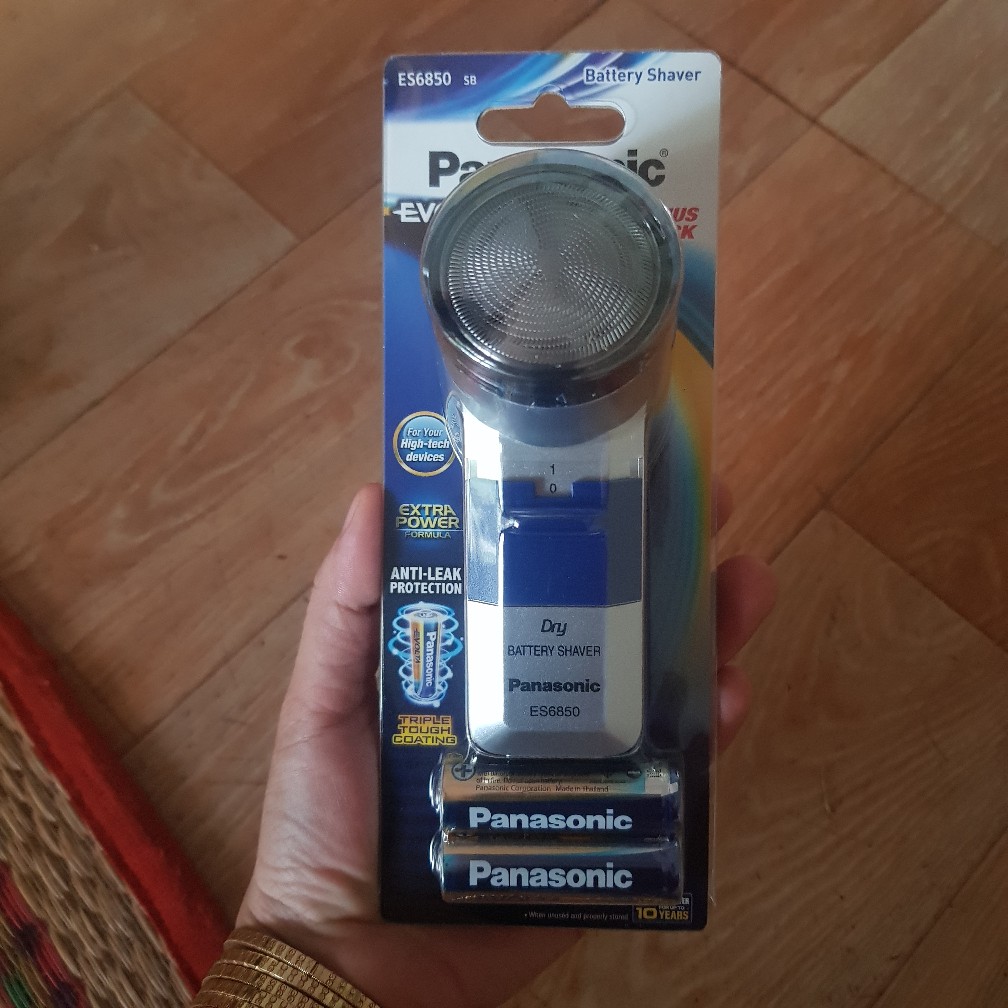 Máy cạo râu Panasonic ES6850 xuất xứ Thái Lan ( dùng pin AA )