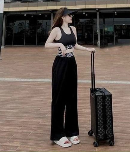 Sét bộ thun tăm áo roptop quần rộng siêu sang chảnh.