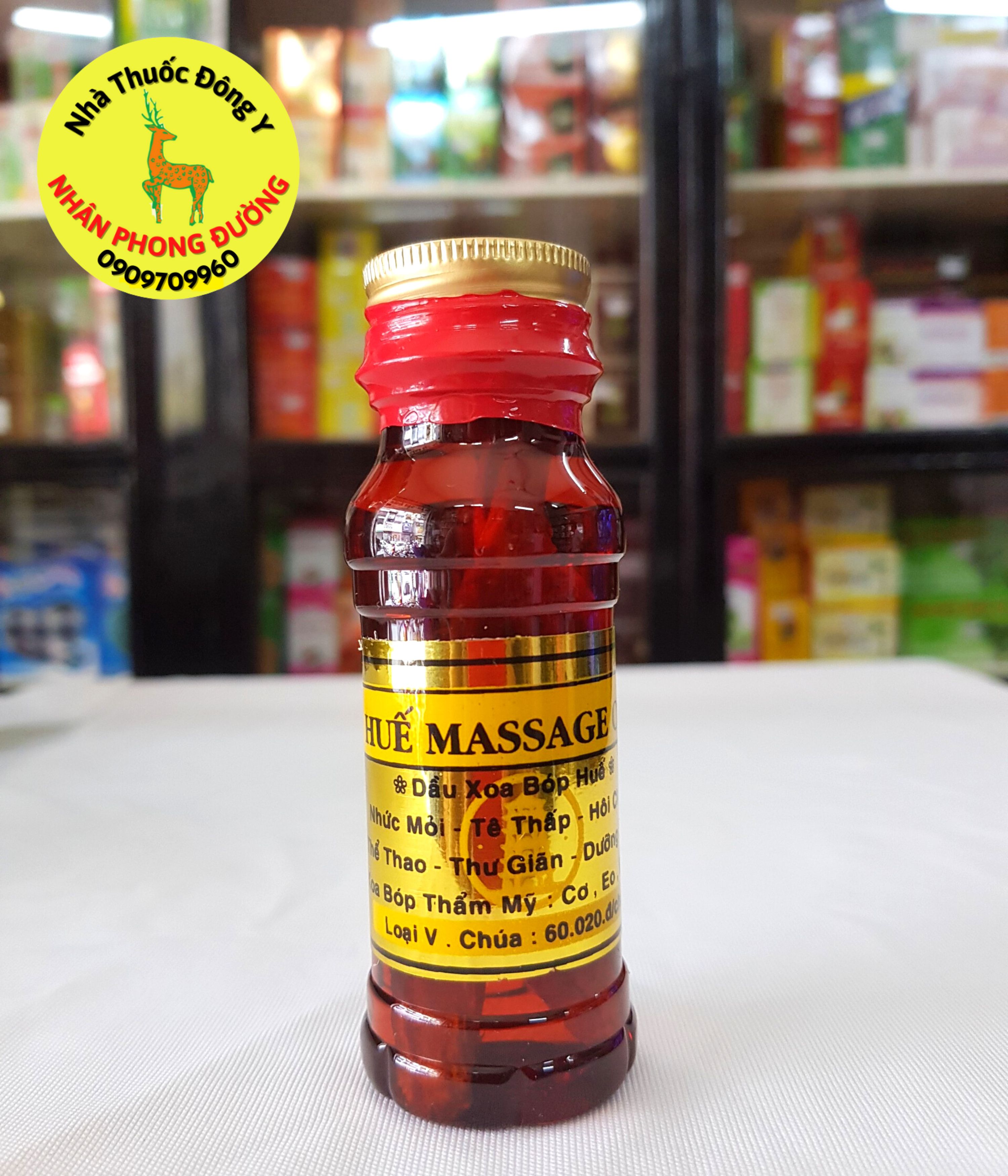 Dầu Massage Cung Đình Huế - Hình Tháp (kèm thảo dược), chai 60ml, dùng xoa bóp nhức mỏi, massage thư giãn, khi bị tê mỏi tay chân, đau nhức xương khớp...