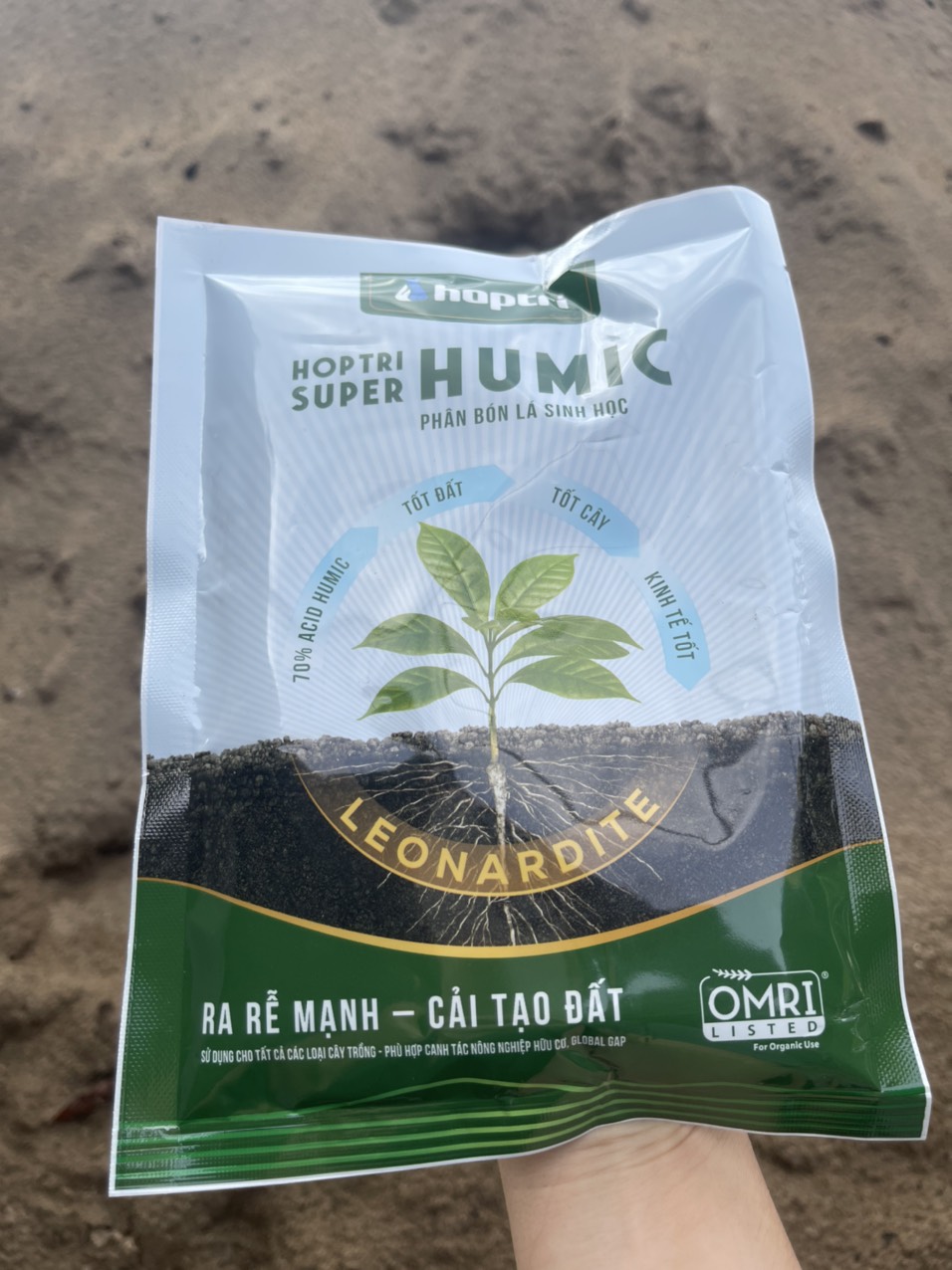 Phân bón lá sinh học Hợp Trí Super Humic - Gói 250gr