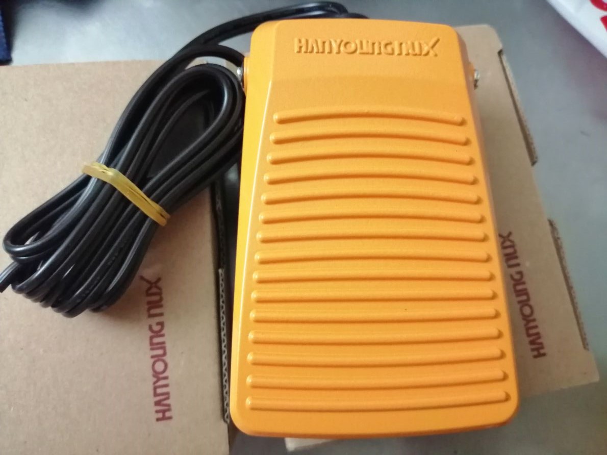 Công tắc bàn đạp hy-102n _ công tắc bàn đạp nhôm 10A- 250vac hàn quốc.