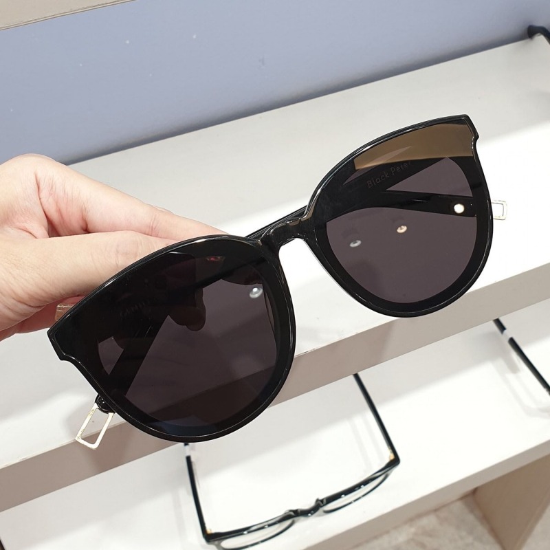 Kính v gentle màu đen cá tính