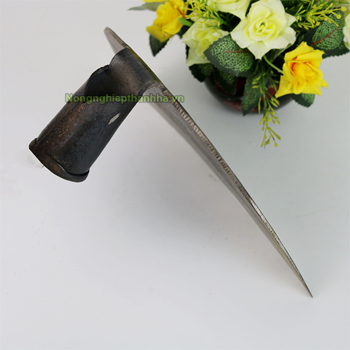 Cuốc xới gốc làm cỏ loại vừa - D103