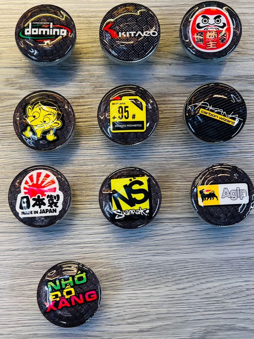 Tem logo sticker hoạ tiết carbon đổ nổi dán nắp bình xăng