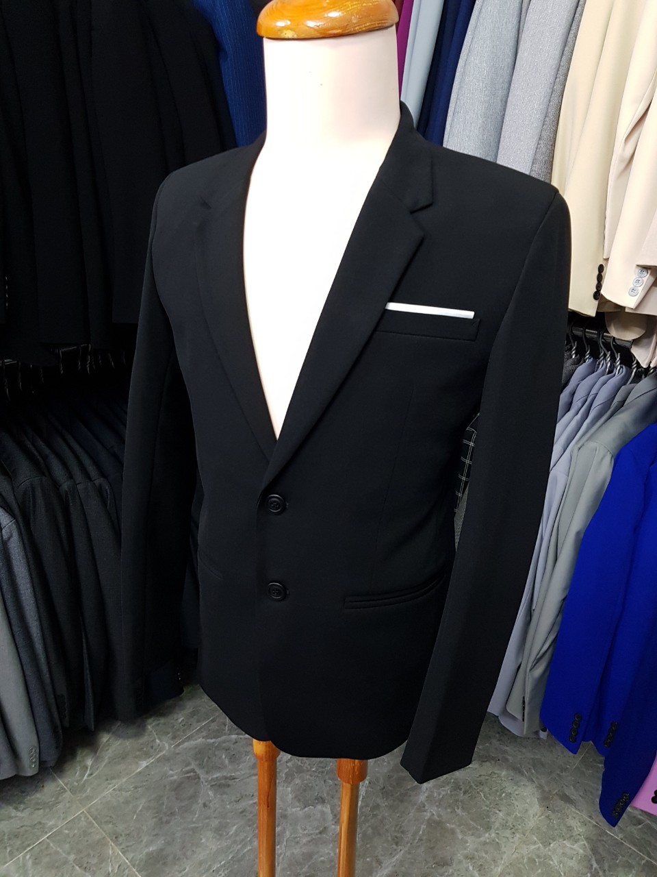 Áo Blazer Nam Màu Đen 2 nút mềm mịn form suông (miếng vải trắng túi áo tùy chỉnh)