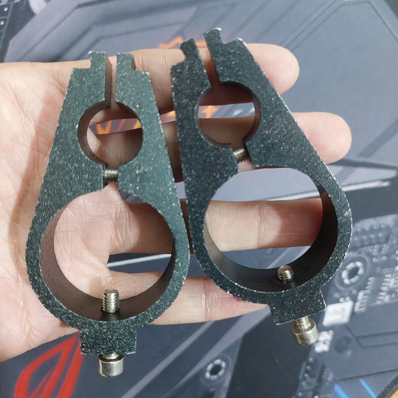 Thanh lý cặp còng định hình truyen thong f16 cho bơm xe