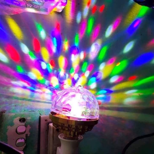 Đèn LED chiếu vũ trường mini cầm tay cảm ứng âm thanh