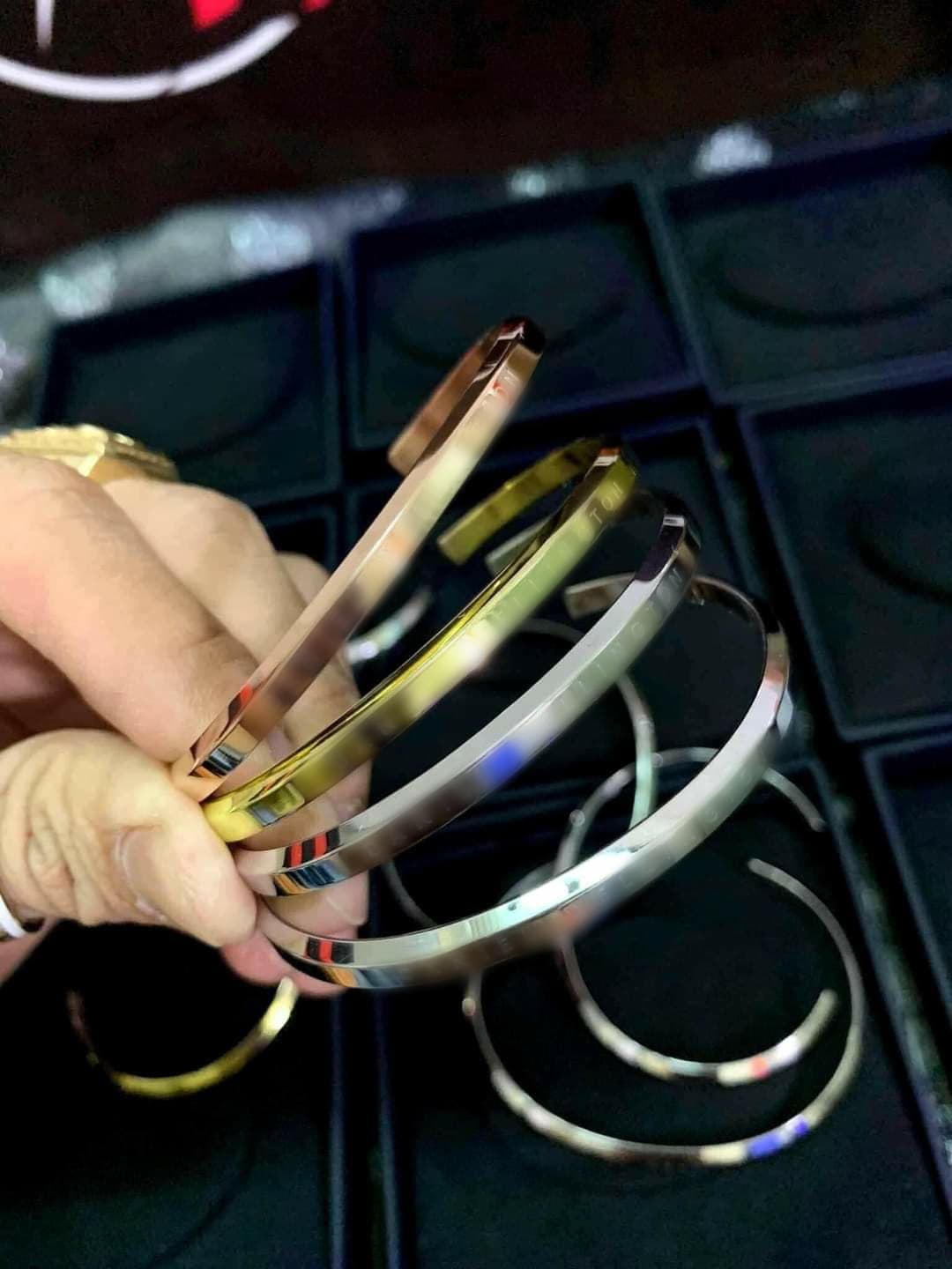 [HCM]Vòng Tay Cuff Ver 1 Full Box