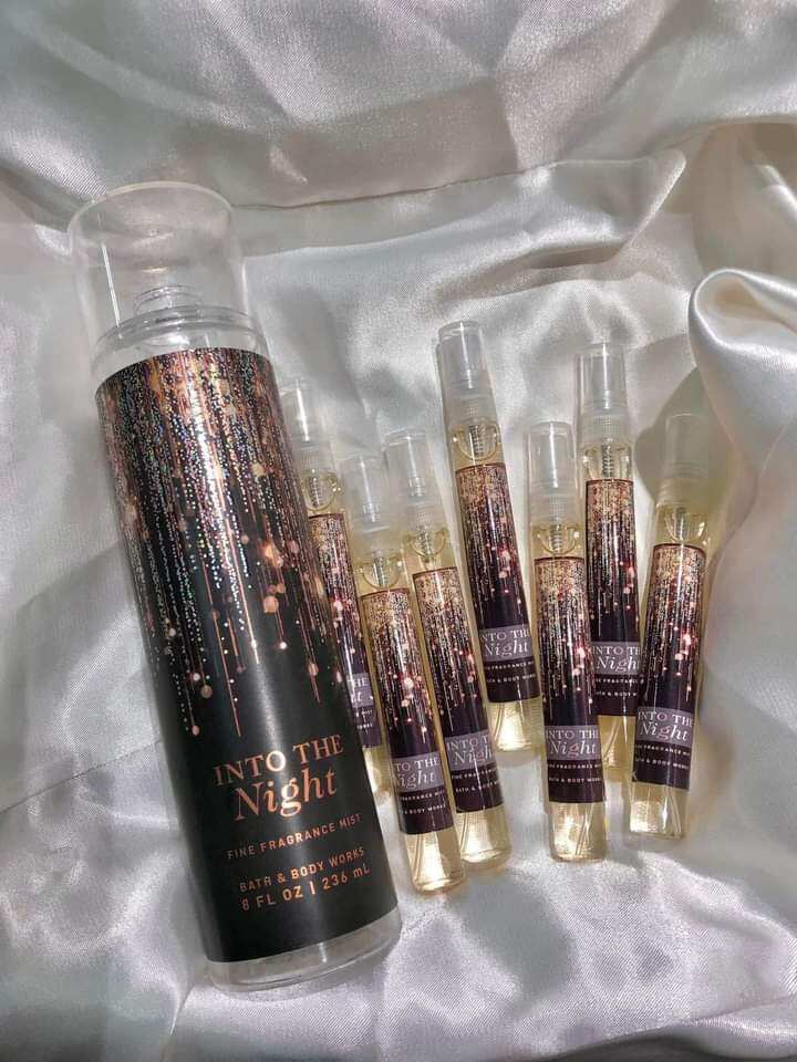 Xịt thơm body mist bath & body works into the night hương gỗ dịu nhẹ