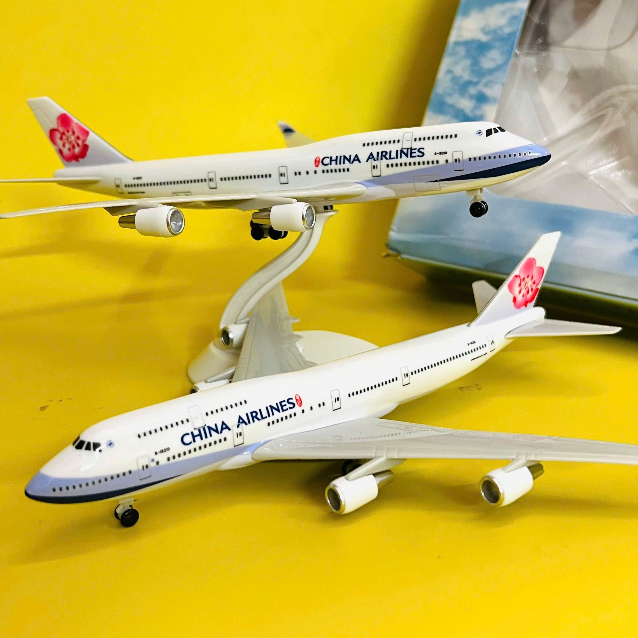MÔ HÌNH MÁY BAY BOEING 747 HÃNG HÀNG KHÔNG CHINA AIRLINES TỈ LỆ 1:400 20CM