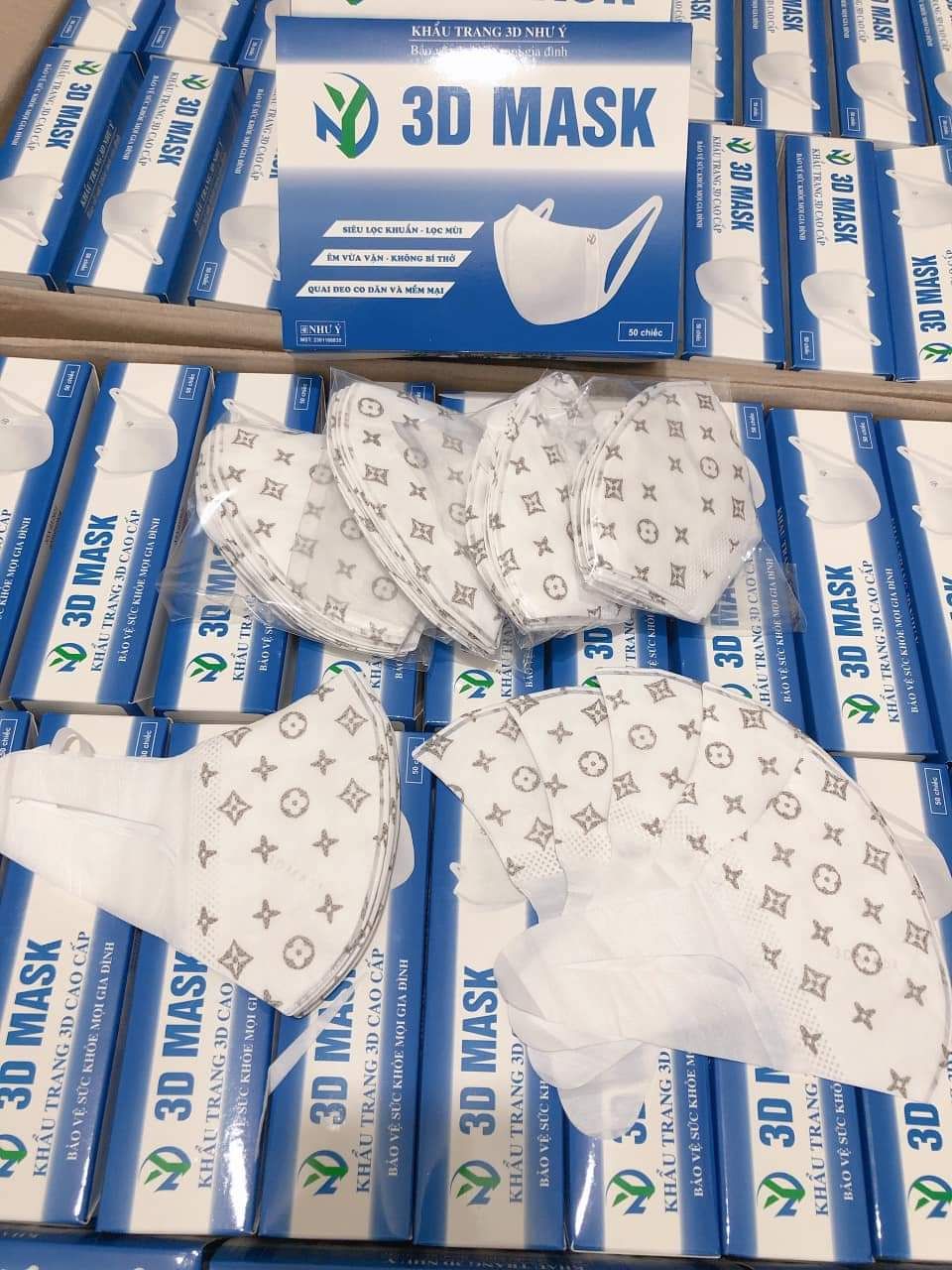 2 hộp khẩu trang 3D LV ( 100 chiếc)