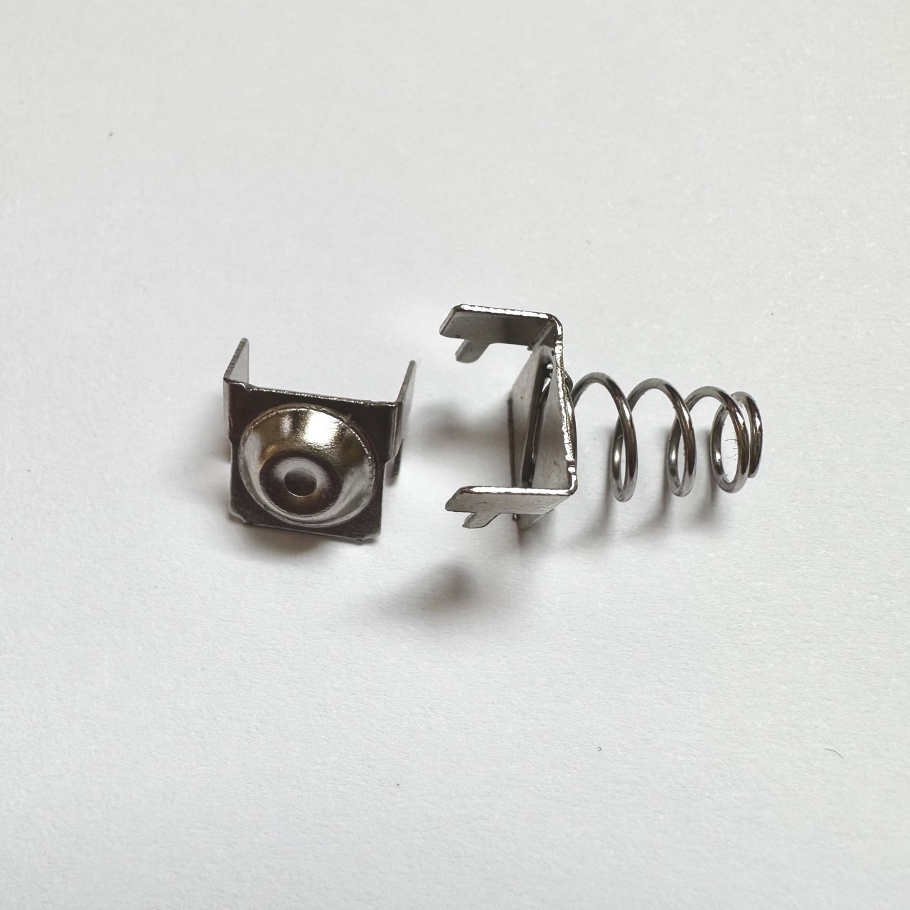 Lò xo chân pin , đế pin cho đồ chơi, micro không dây