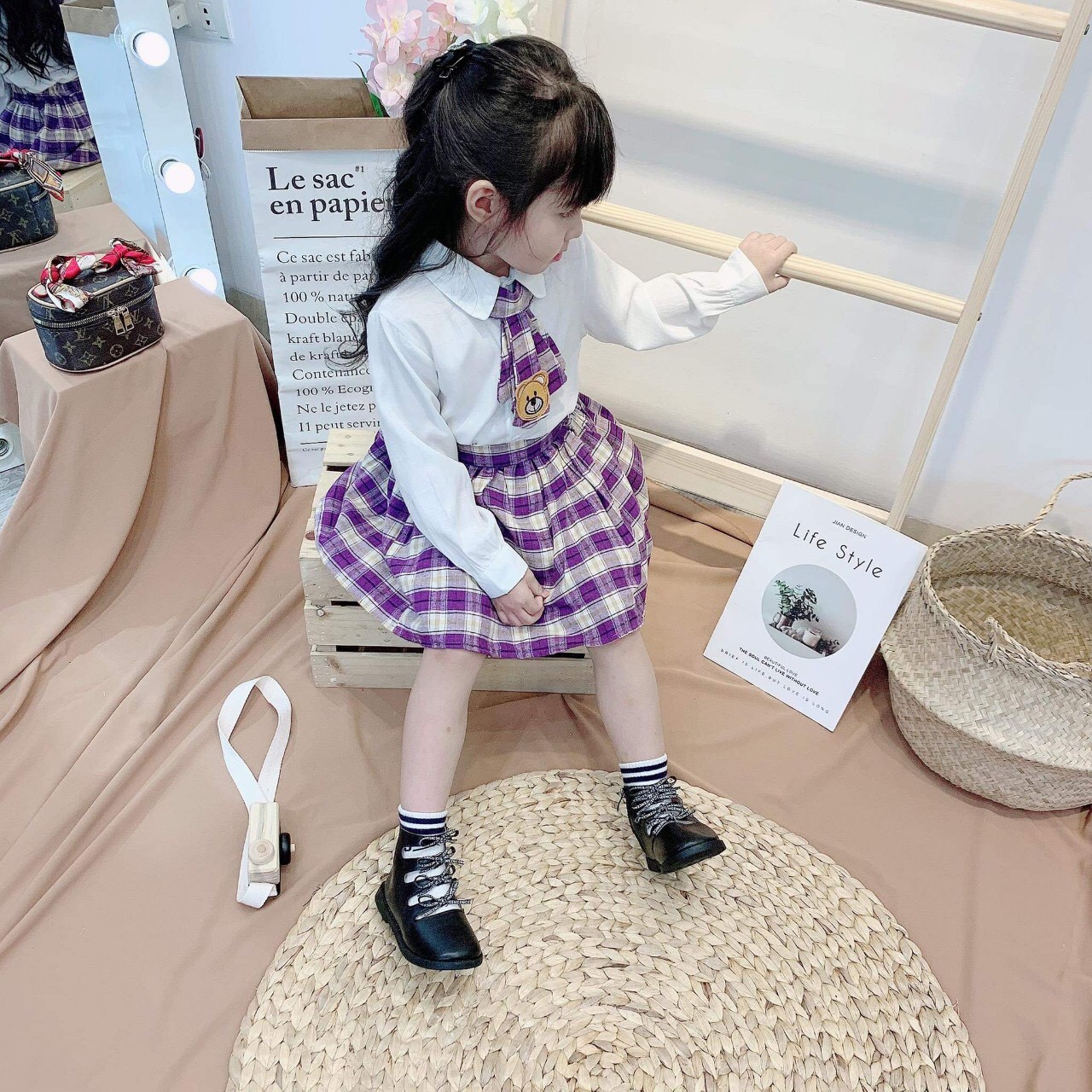 [MẨU MỚI ] Sét dành cho bé gái áo sơ mi kèm cà vạt , chân váy kẻ sọc siêu yêu ( 8-26kg )