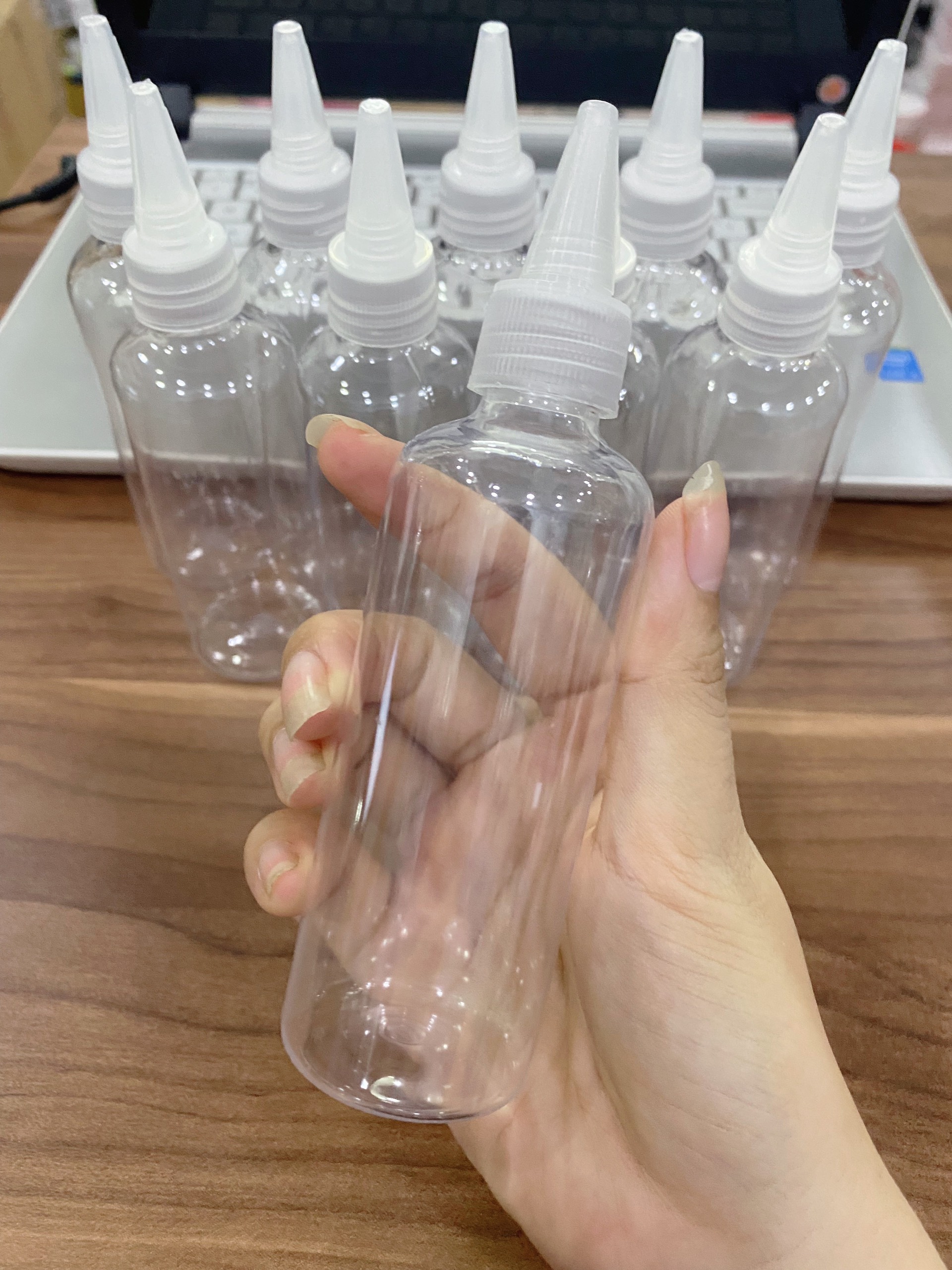 Chai nhựa pet đựng nước vệ sinh mi- dụng cụ nối mi