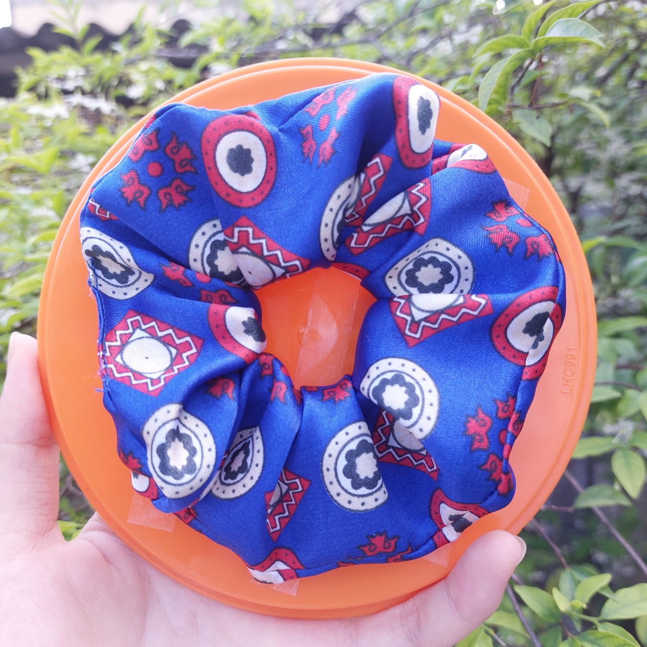 Dây buộc tóc scrunchies bs chất liệu vải phi bóng hoa văn màu cực đẹp