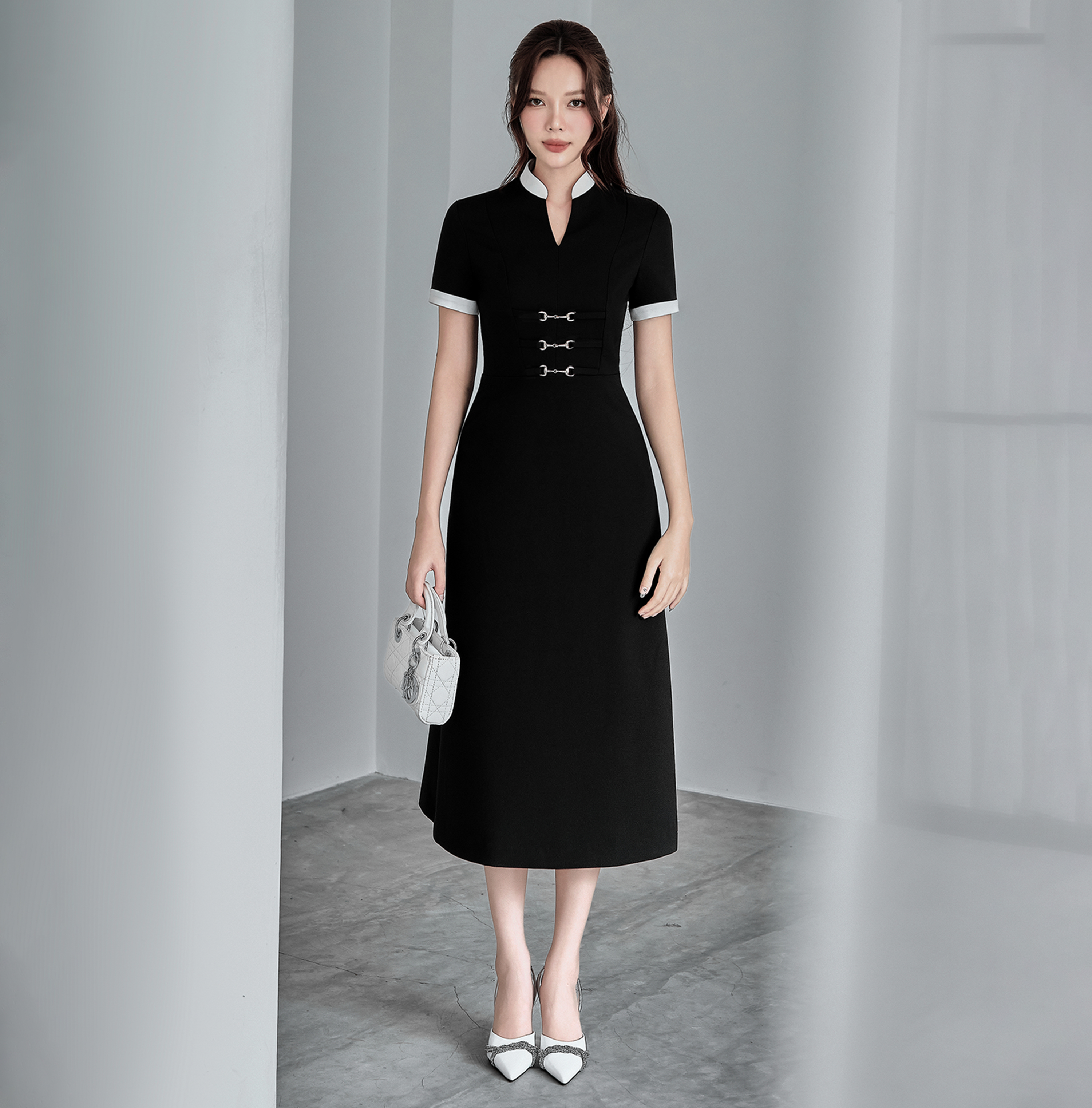 Đầm váy dáng dài chữ A cổ tàu xẻ V Vivie dress vải tuýt si hai màu đen, trắng nữ tính, thanh lịch