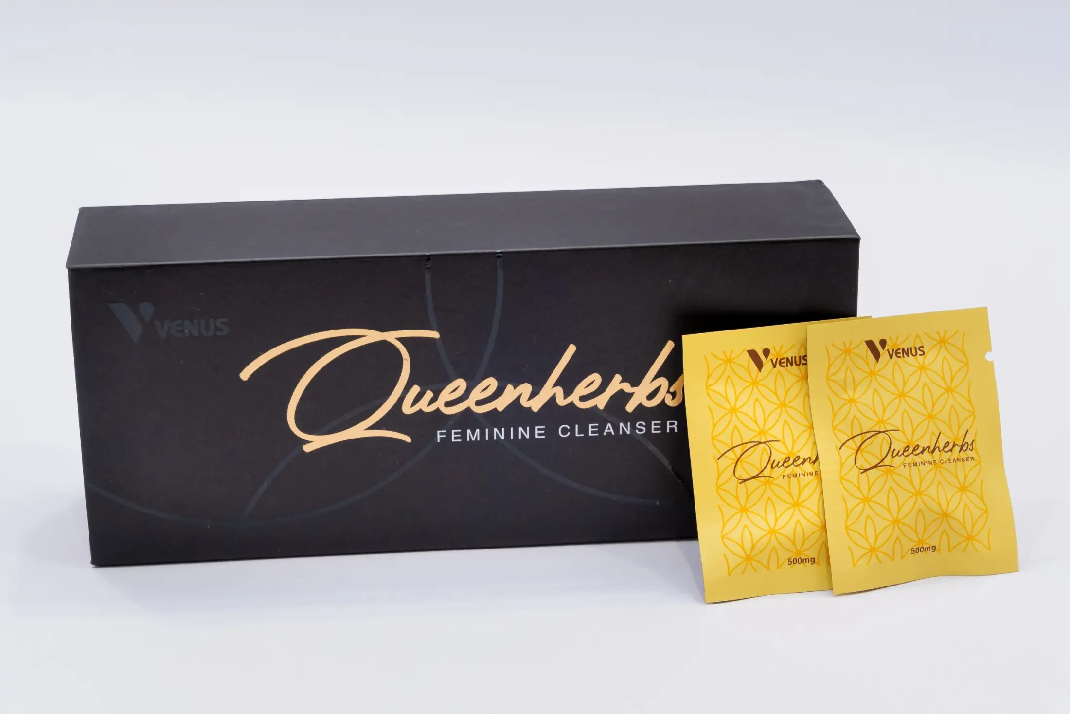 Sản phẩm vệ sinh phụ khoa cao cấp QUEENHERBS - Làm sạch, thoáng mát vùng kín