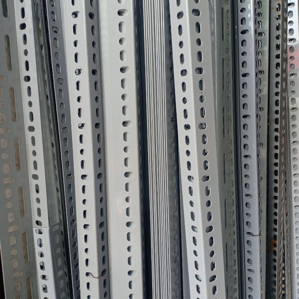 set 8cây sắt v lỗ (4*4) dài 60cm