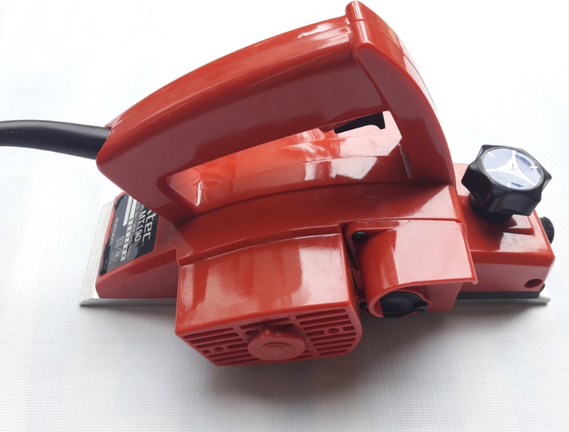 Máy bào gỗ maktec mt190