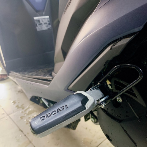 GÁC CHÂN SAU KIỂU DUCATI MÀU BẠC