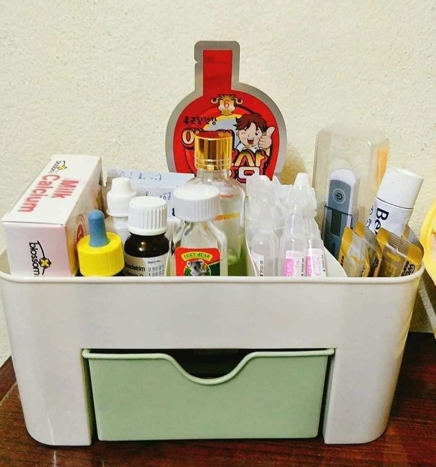 Kệ mỹ phẩm nhựa mini