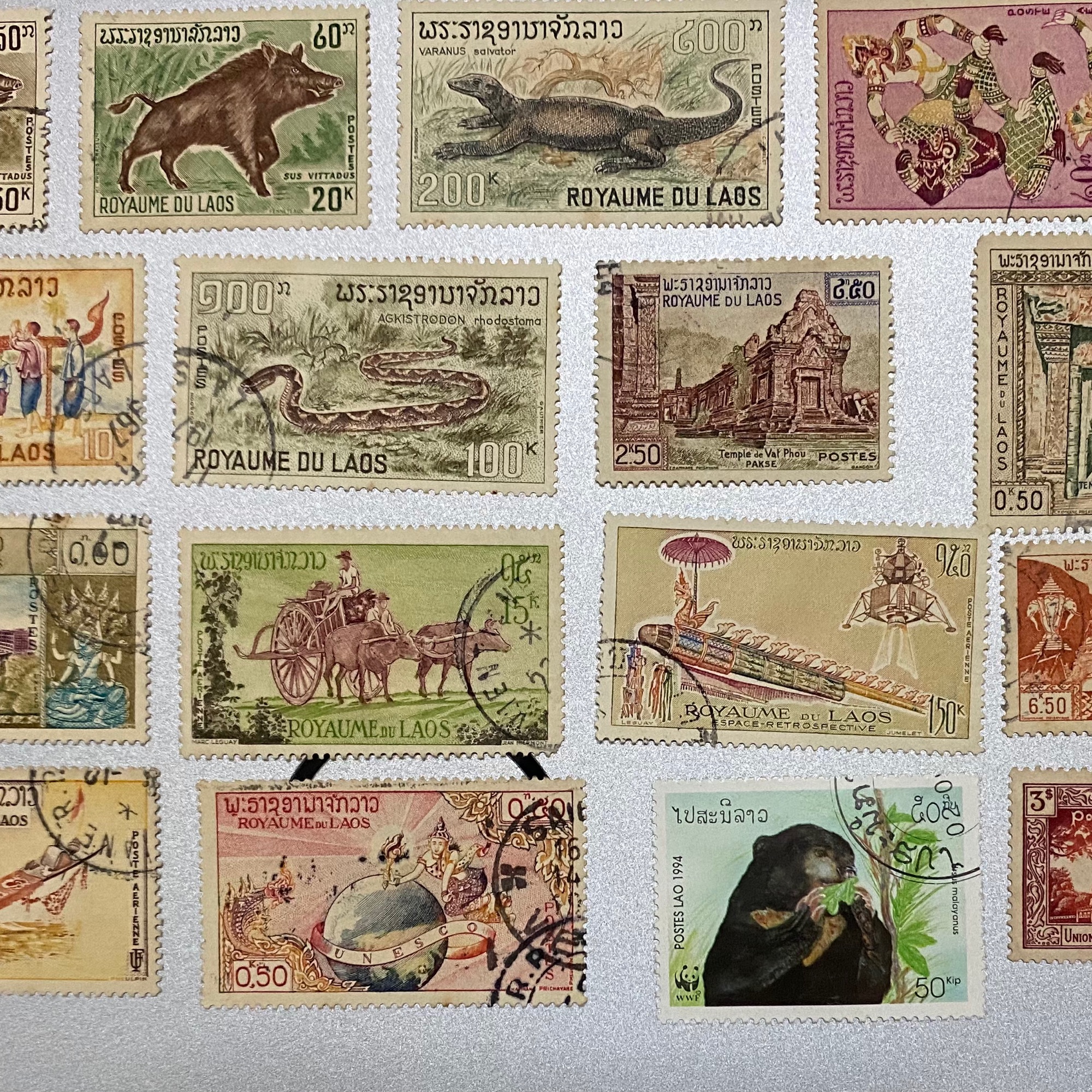 44 Tem Vương quốc Lào