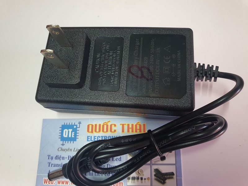 Adapter 8,4v 2a sạc khối pin 2s