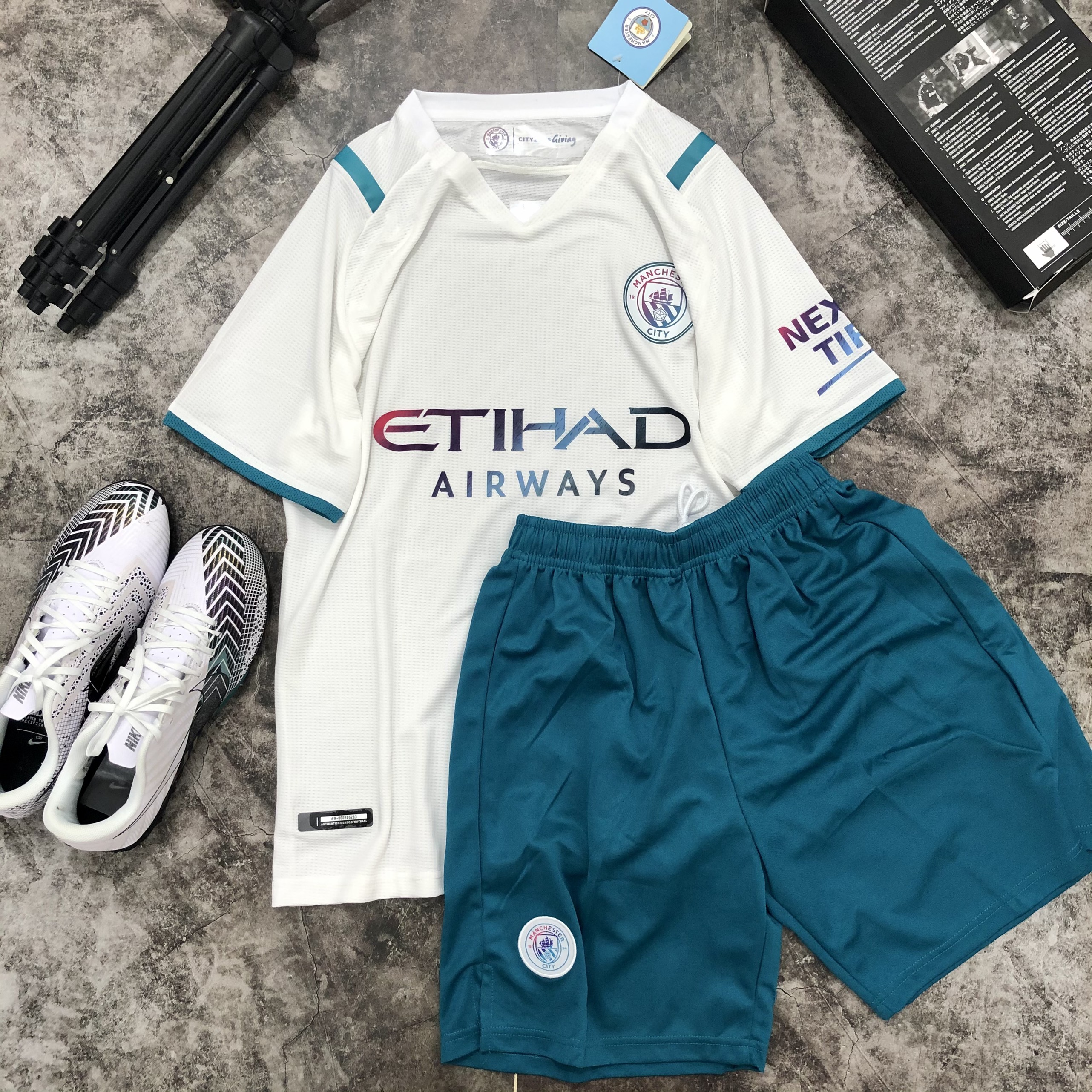 BỘ QUẦN ÁO ĐÁ BANH CLB MANCITY ÁO TRẮNG QUẦN XANH HÀNG CAO CẤP THÁI CAO CẤP 2021/2022