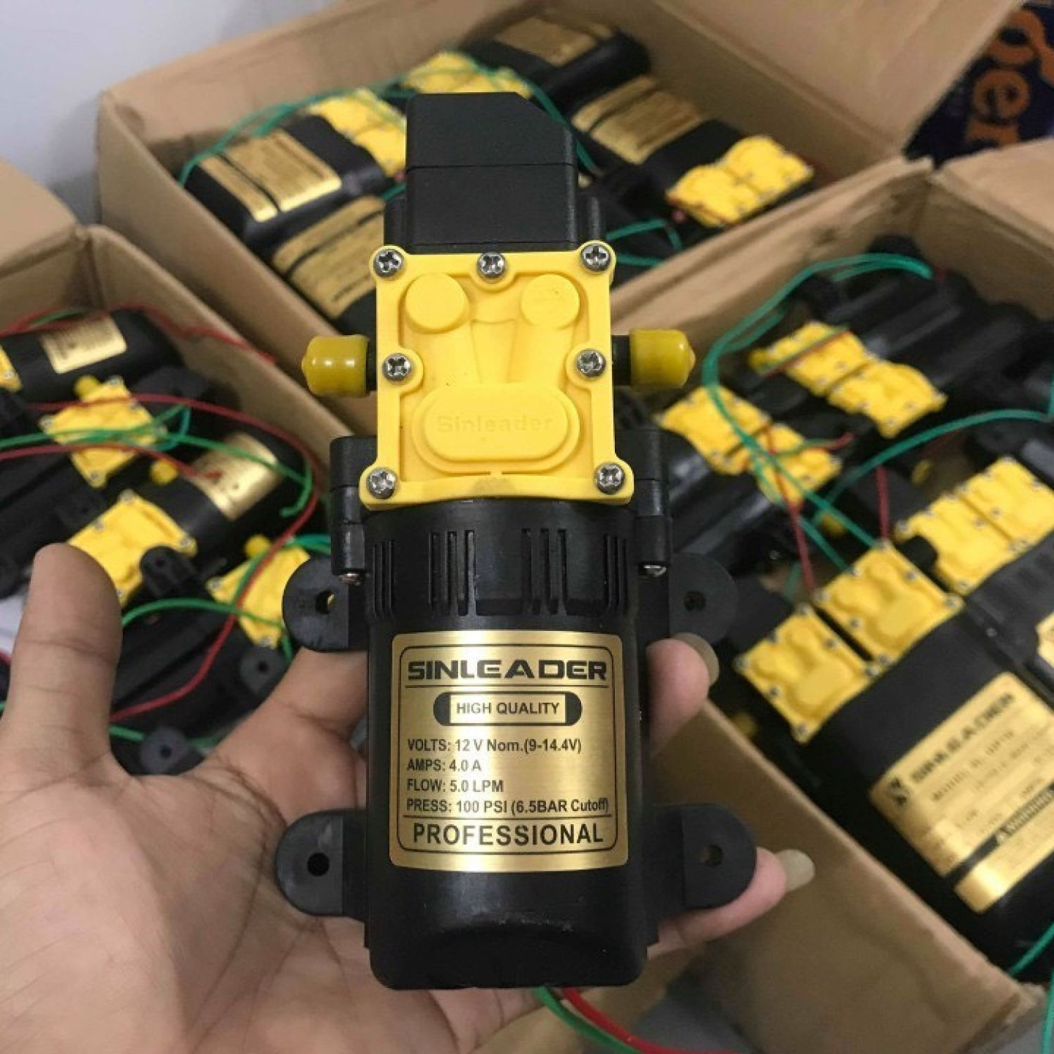 Bơm đơn sinleader 12v..phun thuốᴄ, rửa xe, tưới lan