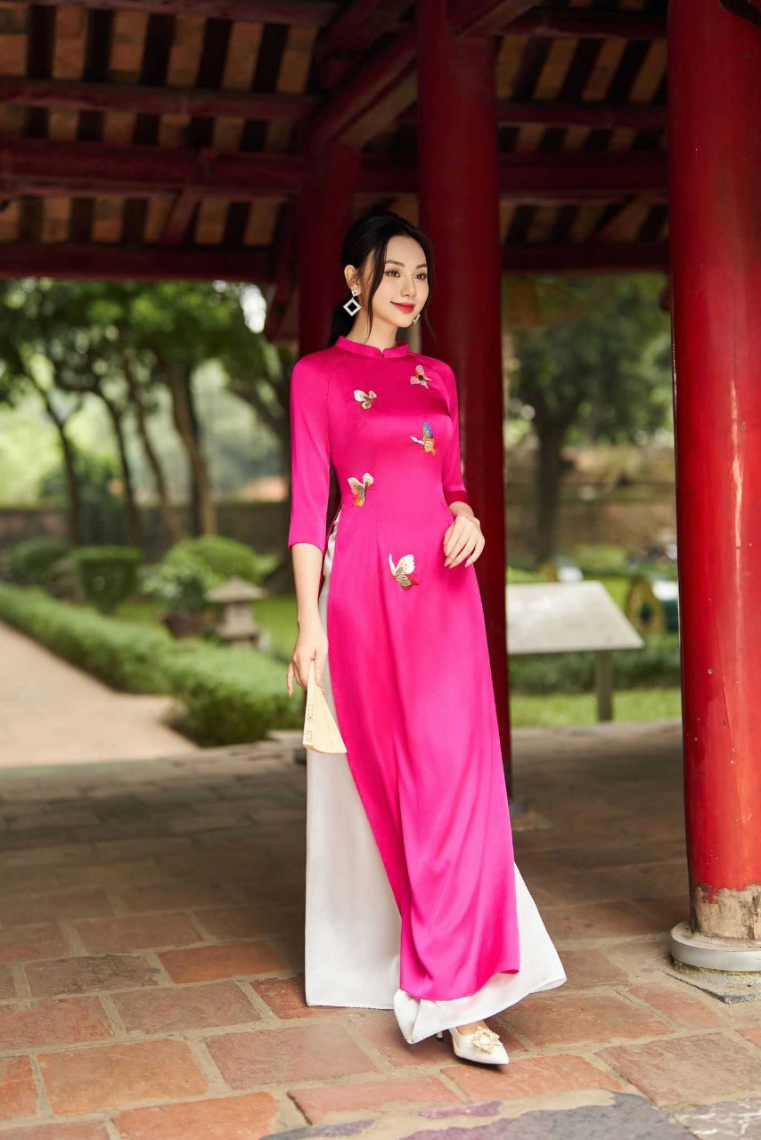 Áo dài lụa Tây Thi thêu hoa cao cấp