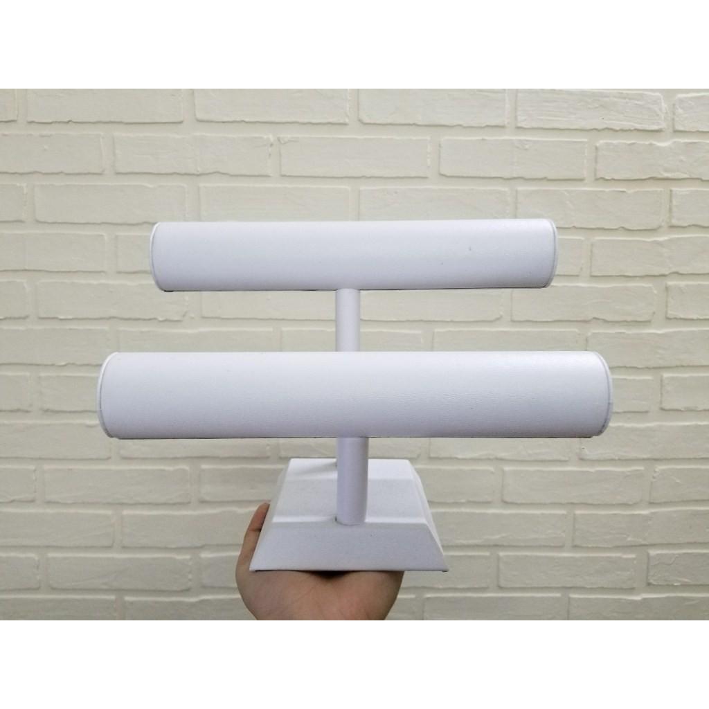 Trụ chữ T 2 tầng trưng bày chuỗi đá trang sức